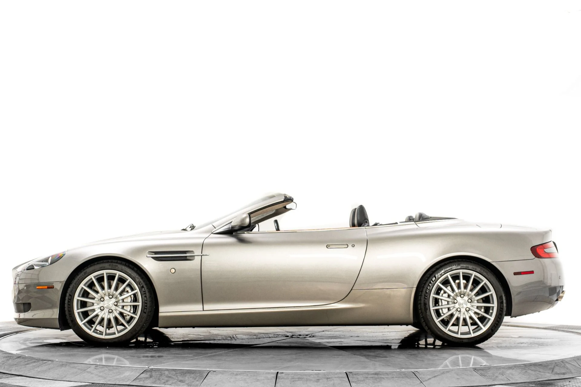 mph005_2871962809_Used_2008_Aston_Martin_DB_9_Volante_1787088651_6a8b594122
