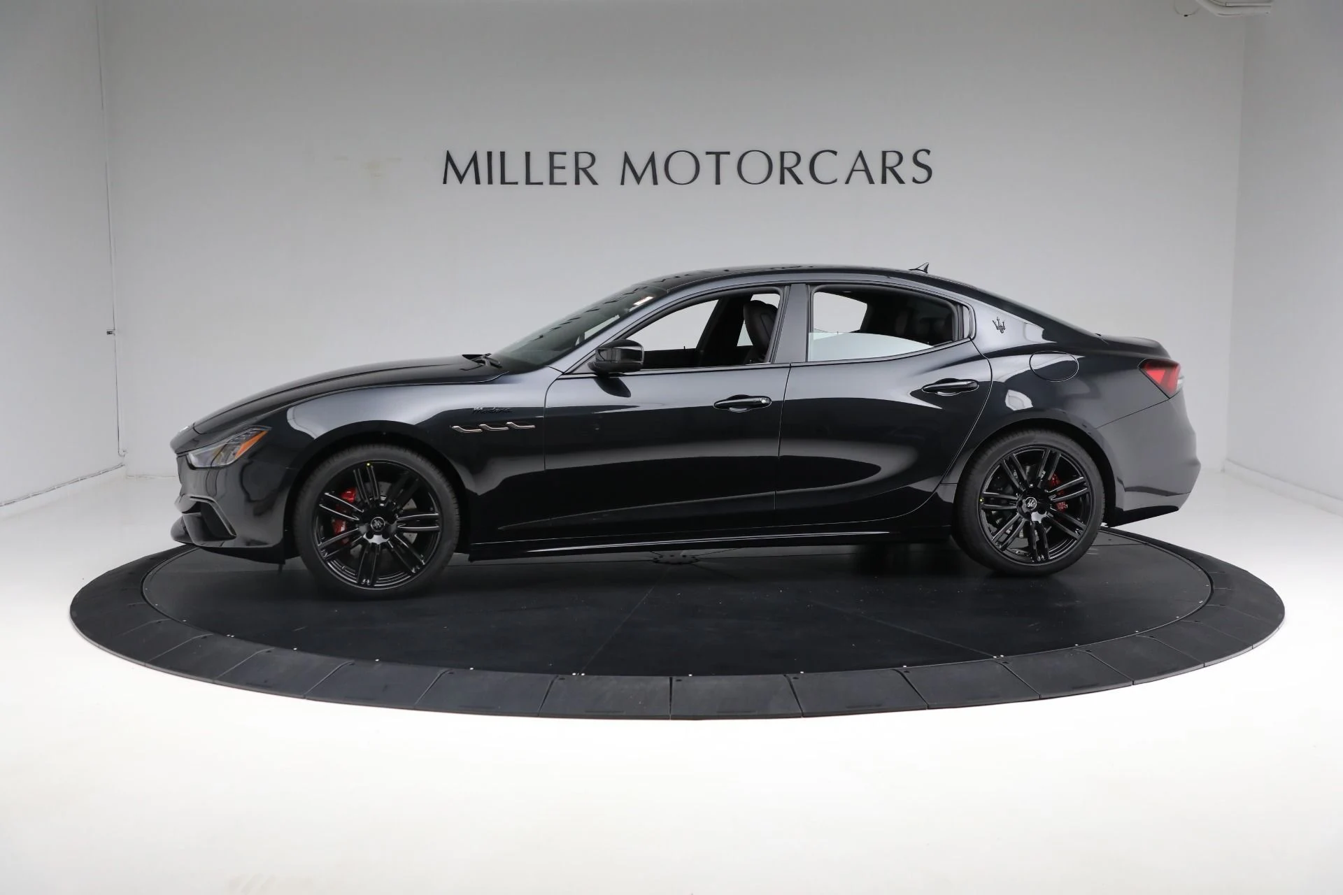 mph005_2879963834_Used_2024_Maserati_Ghibli_Modena_Ultima_Q4_1713534126_99180797ac