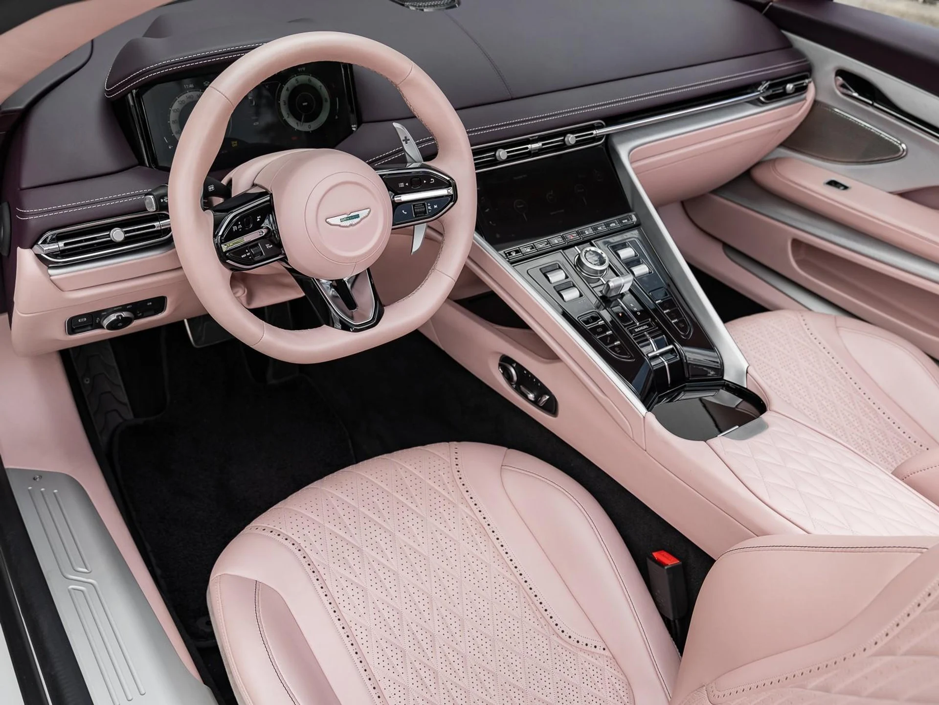 mph005_2880913802_Used_2025_Aston_Martin_DB_12_1761167121_1de1004e47