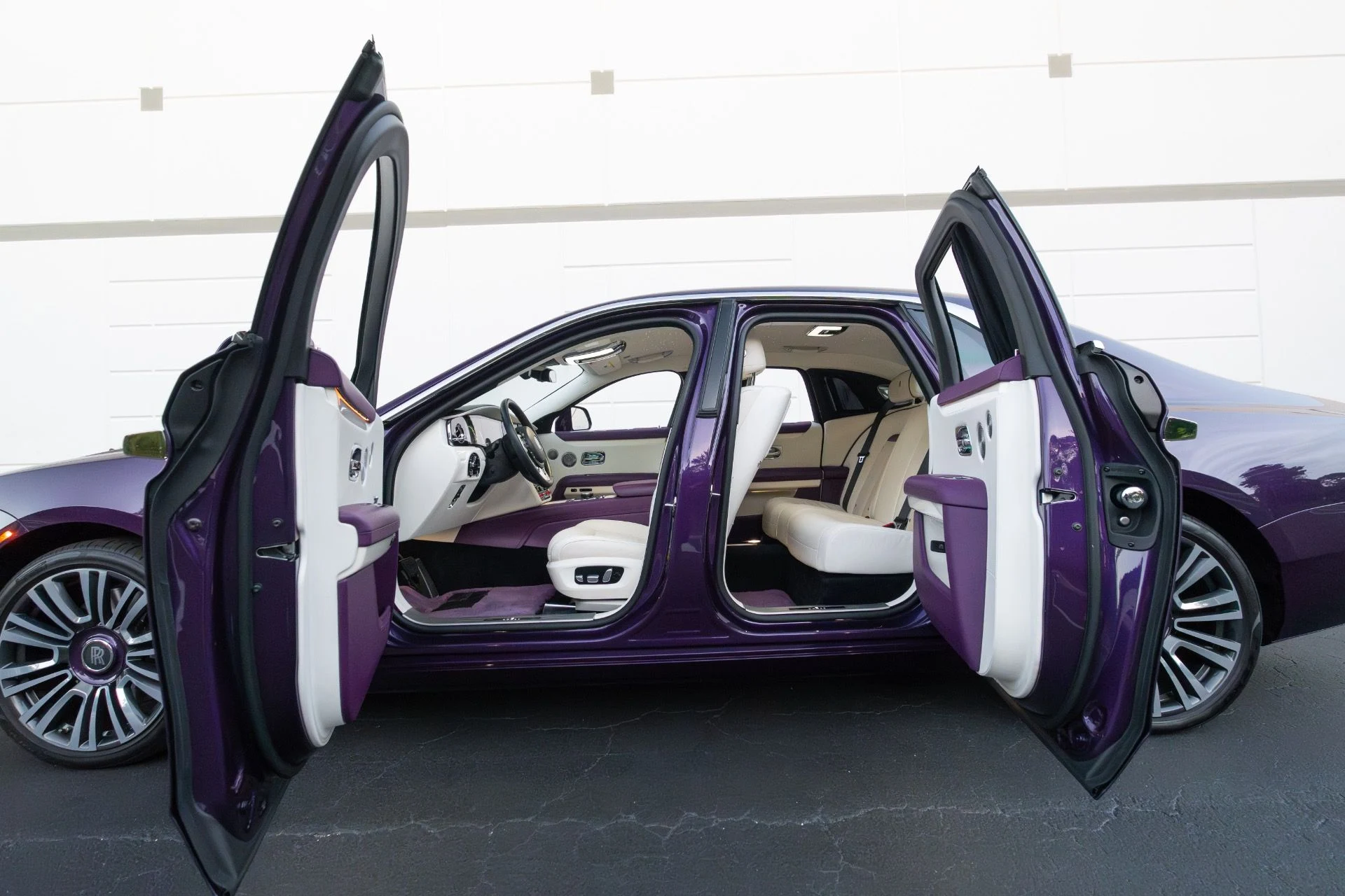 mph005_2889896557_Used_2021_Rolls_Royce_Ghost_1762913749_1cced0f65f