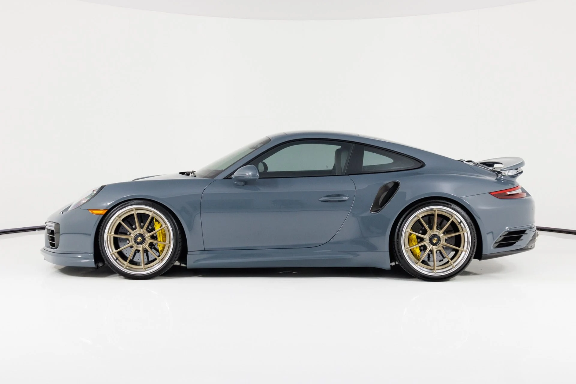 mph005_2891423795_Used_2017_Porsche_911_Turbo_S_1787680337_46a351f5c5