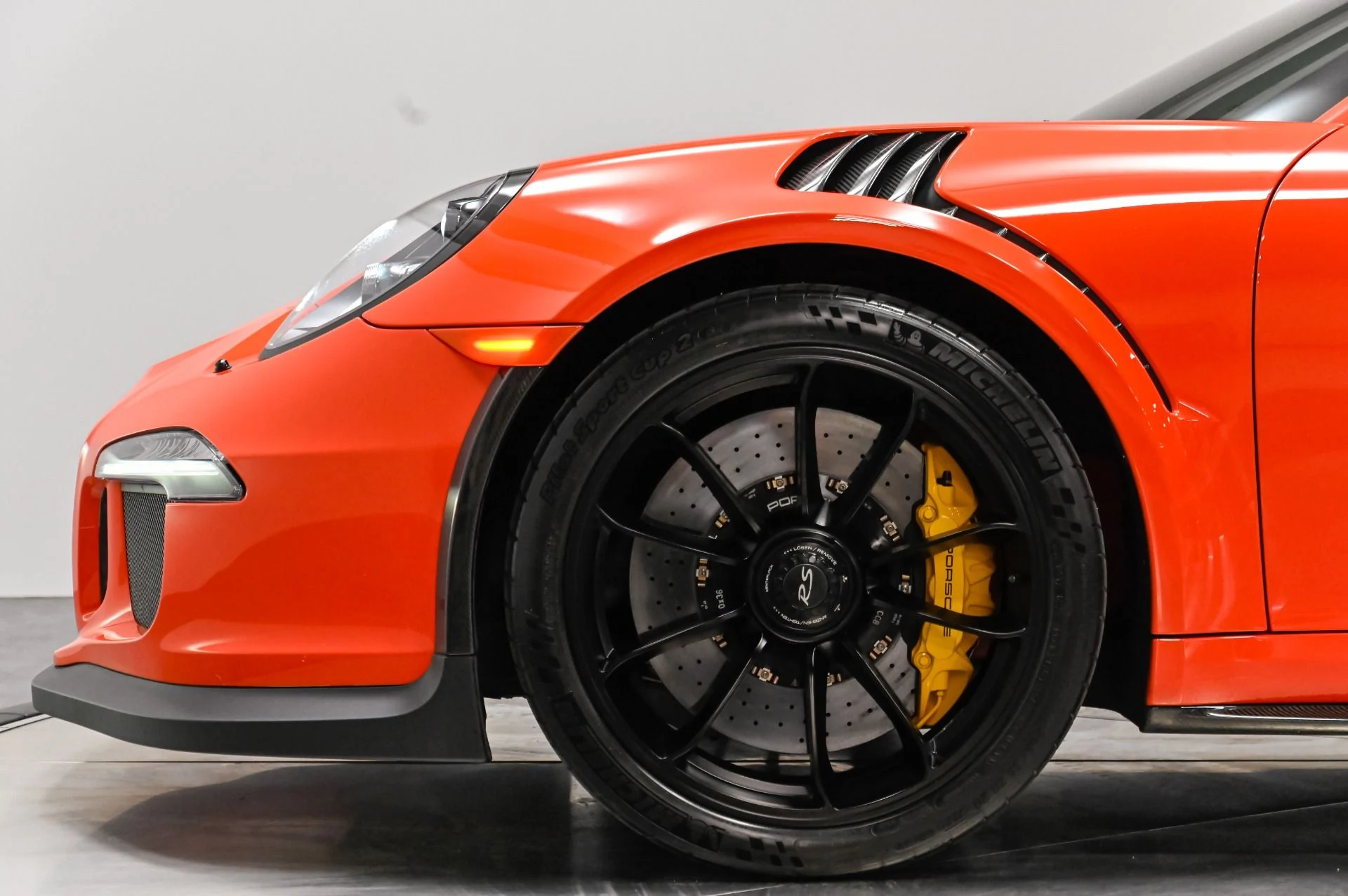 mph005_2908272324_Used_2016_Porsche_911_GT_3_RS_1788411929_9fbb723336