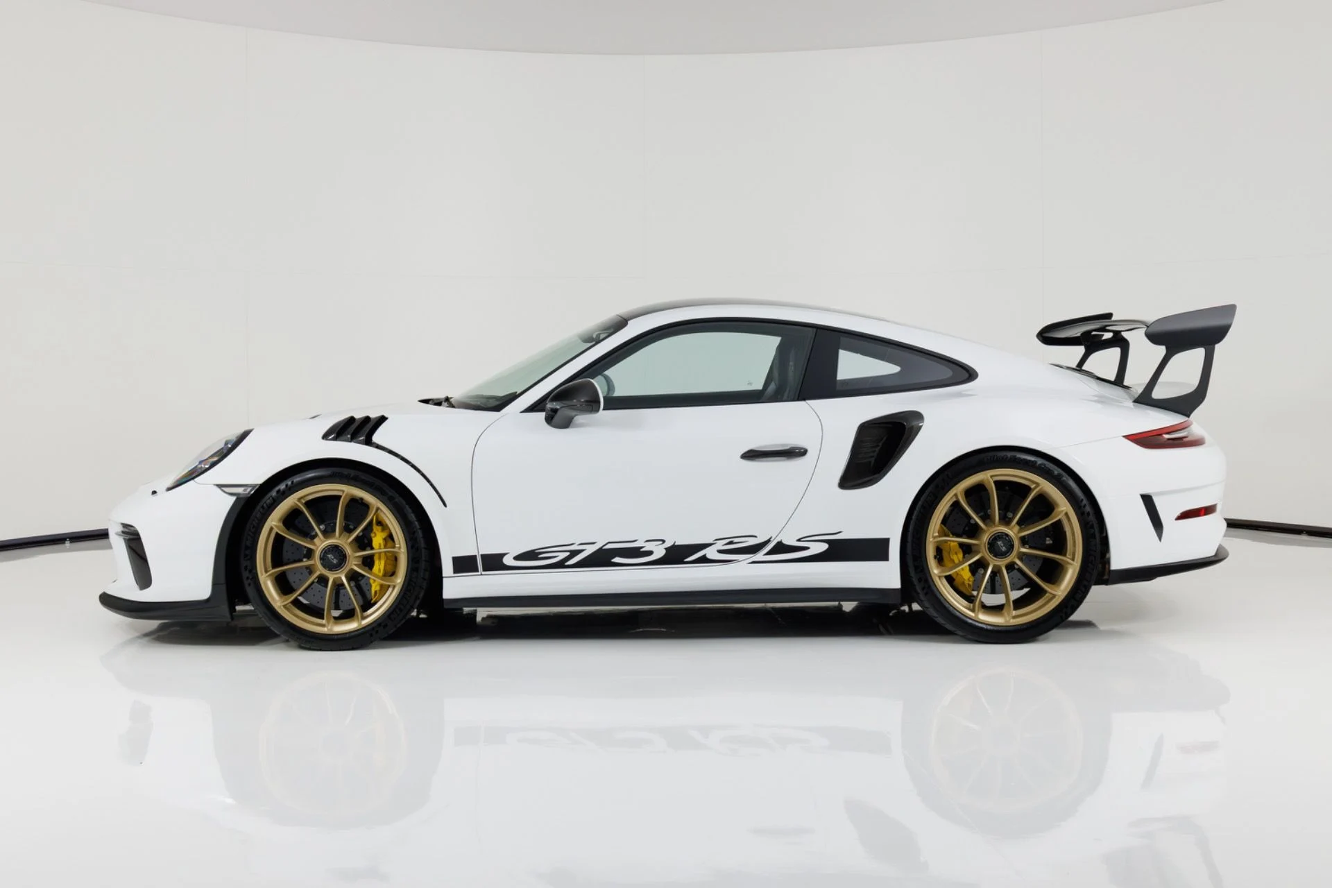 mph005_2910663050_Used_2019_Porsche_911_GT_3_RS_1774651720_3572b3232b