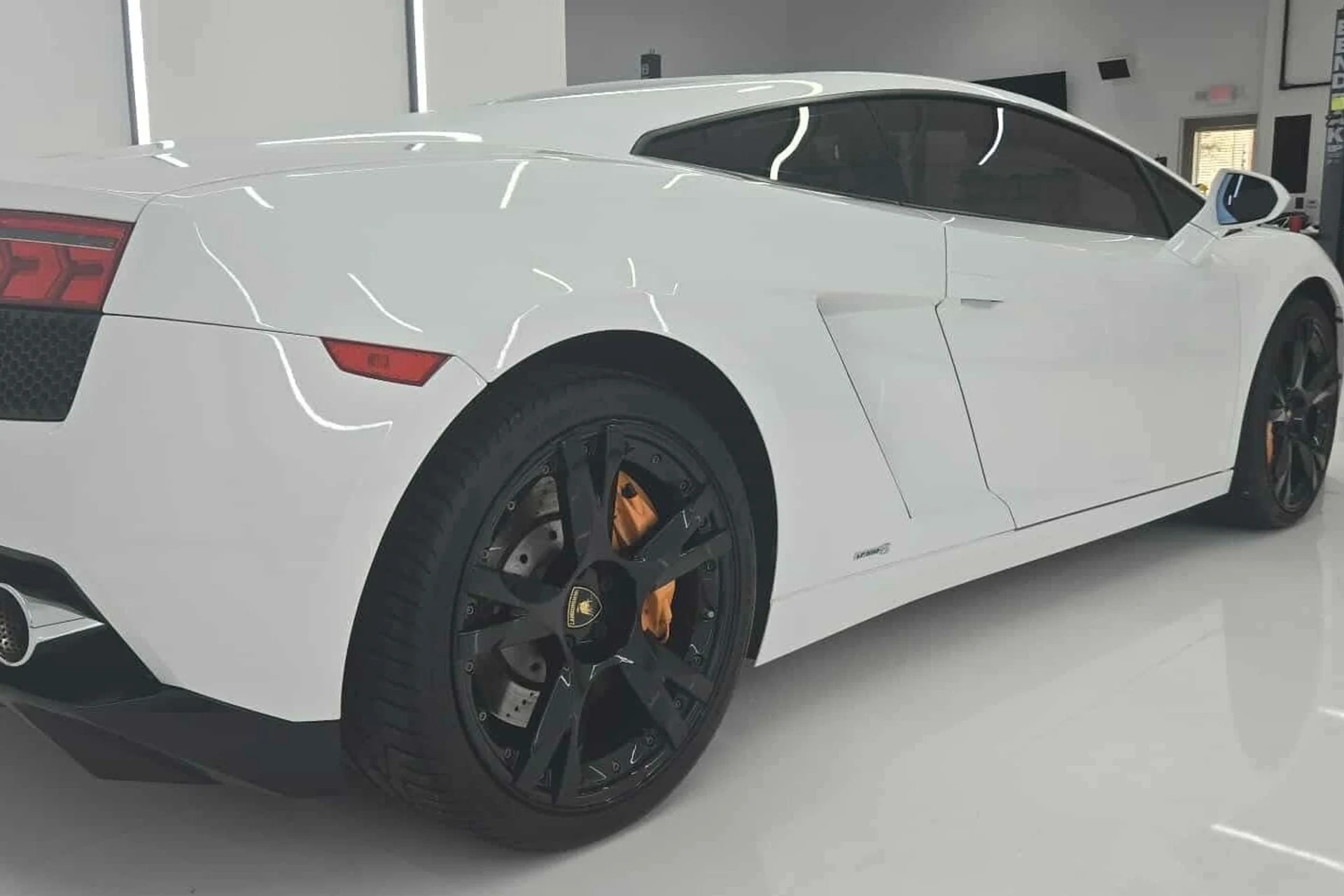mph005_2911907979_Used_2011_Lamborghini_Gallardo_LP_550_2_1763594417_e324398922