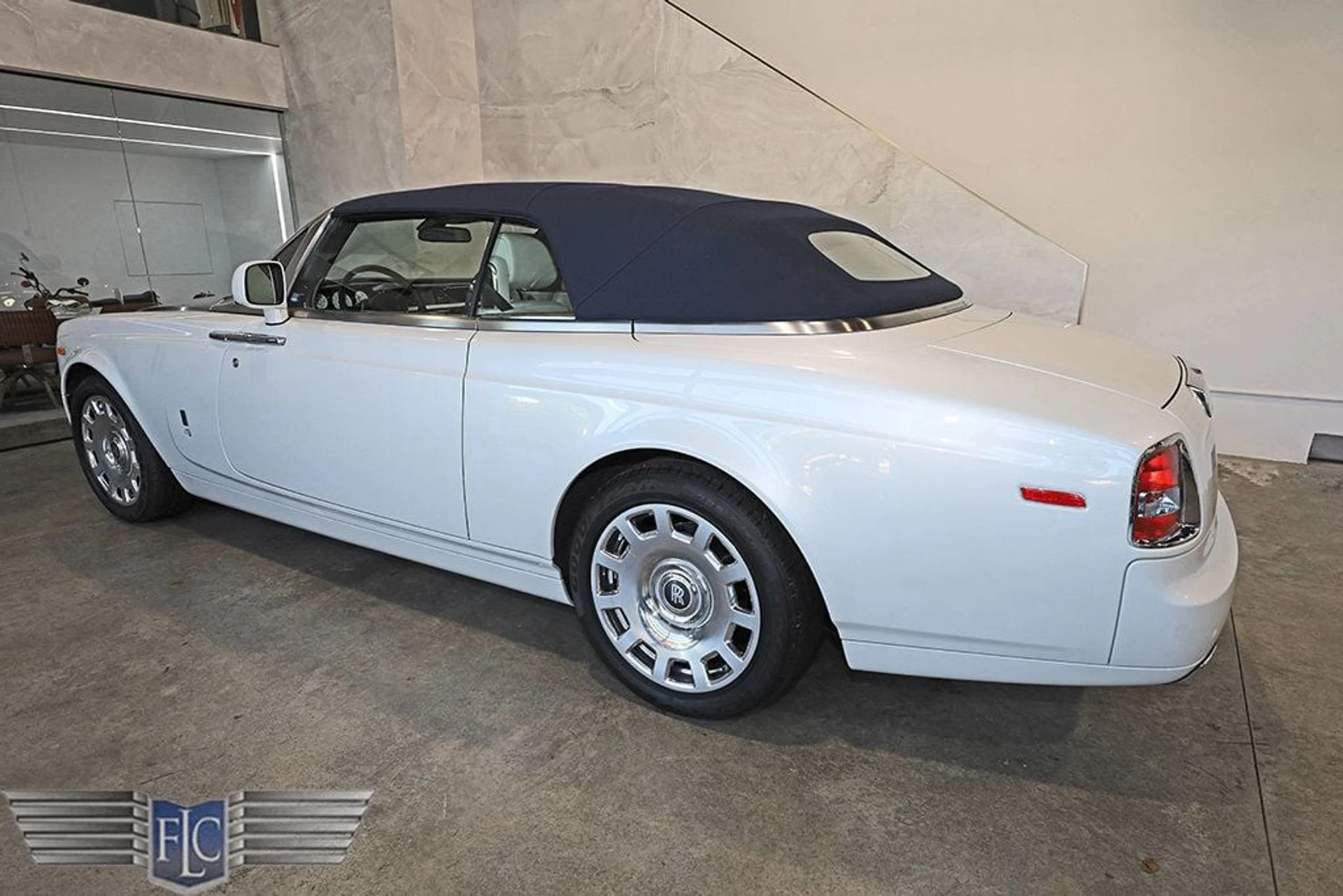 mph005_2929661006_used_2017_rolls_royce_phantom_dropheadcoupe_9689_22945304_6_1024_2a09633a97