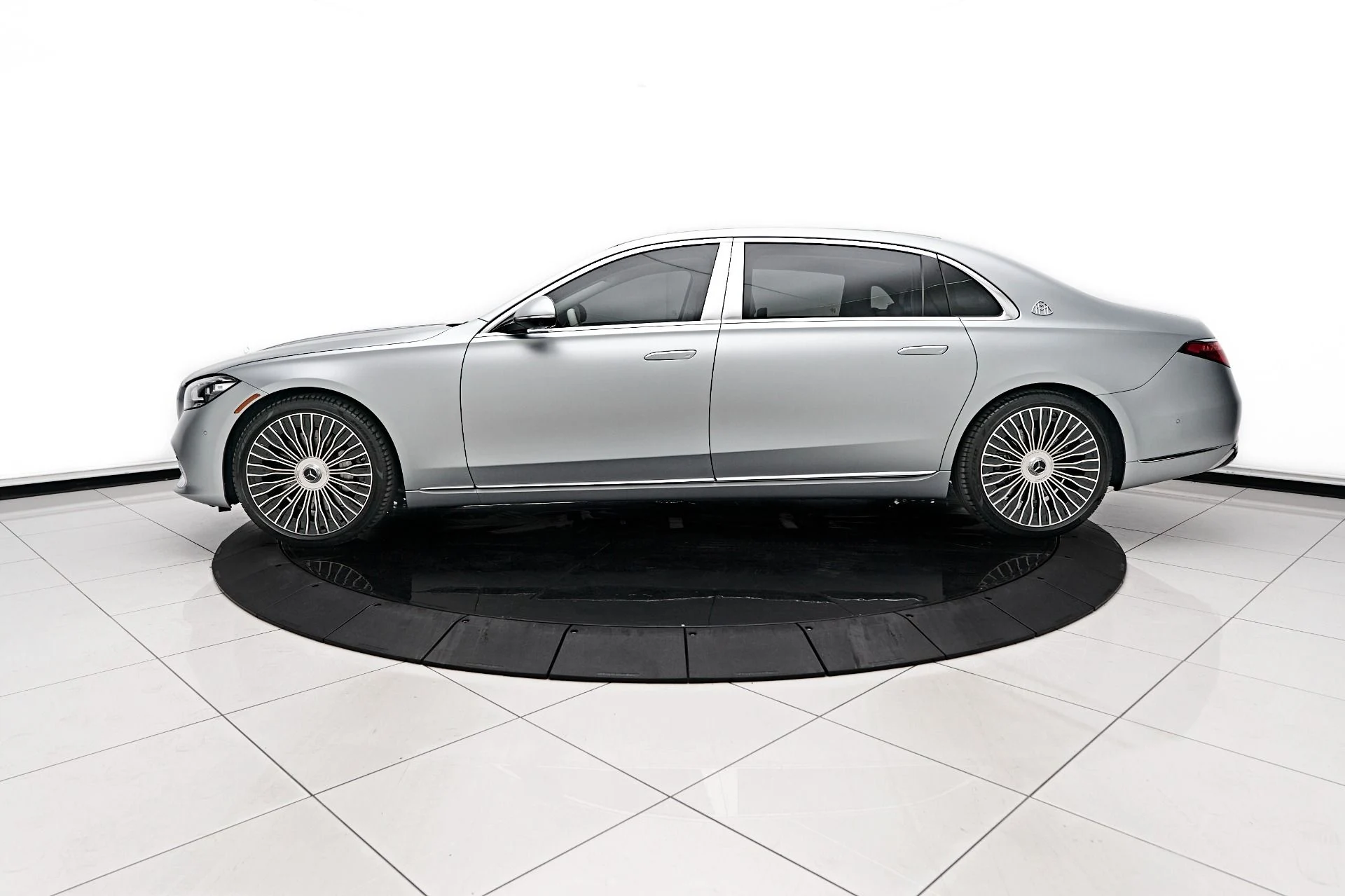 mph005_2930943422_Used_2024_Mercedes_Benz_S_Class_Maybach_S_680_1729209539_5f8ed194c0