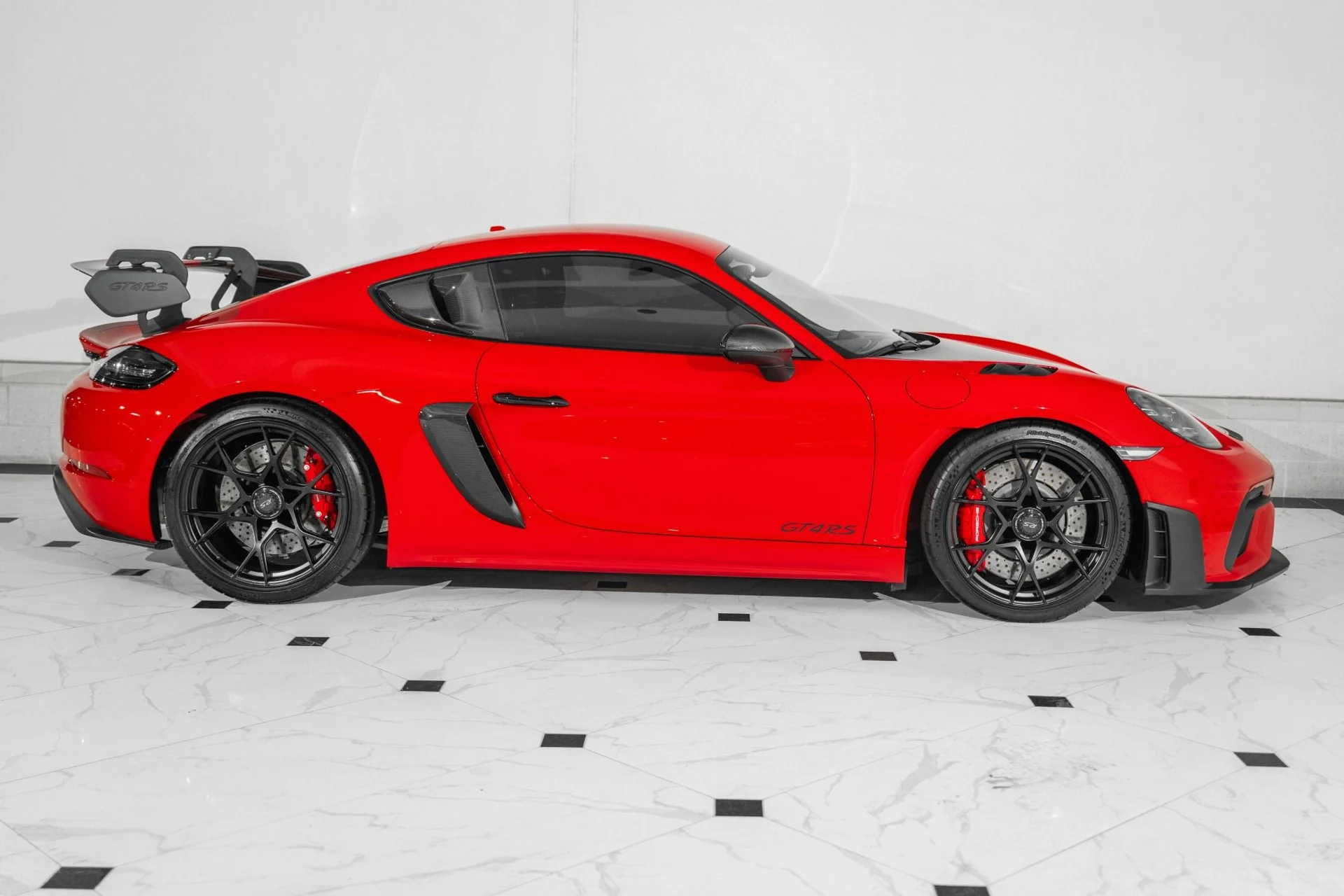 mph005_2937328784_Used_2024_Porsche_718_Cayman_GT_4_RS_1762885939_16698a9268