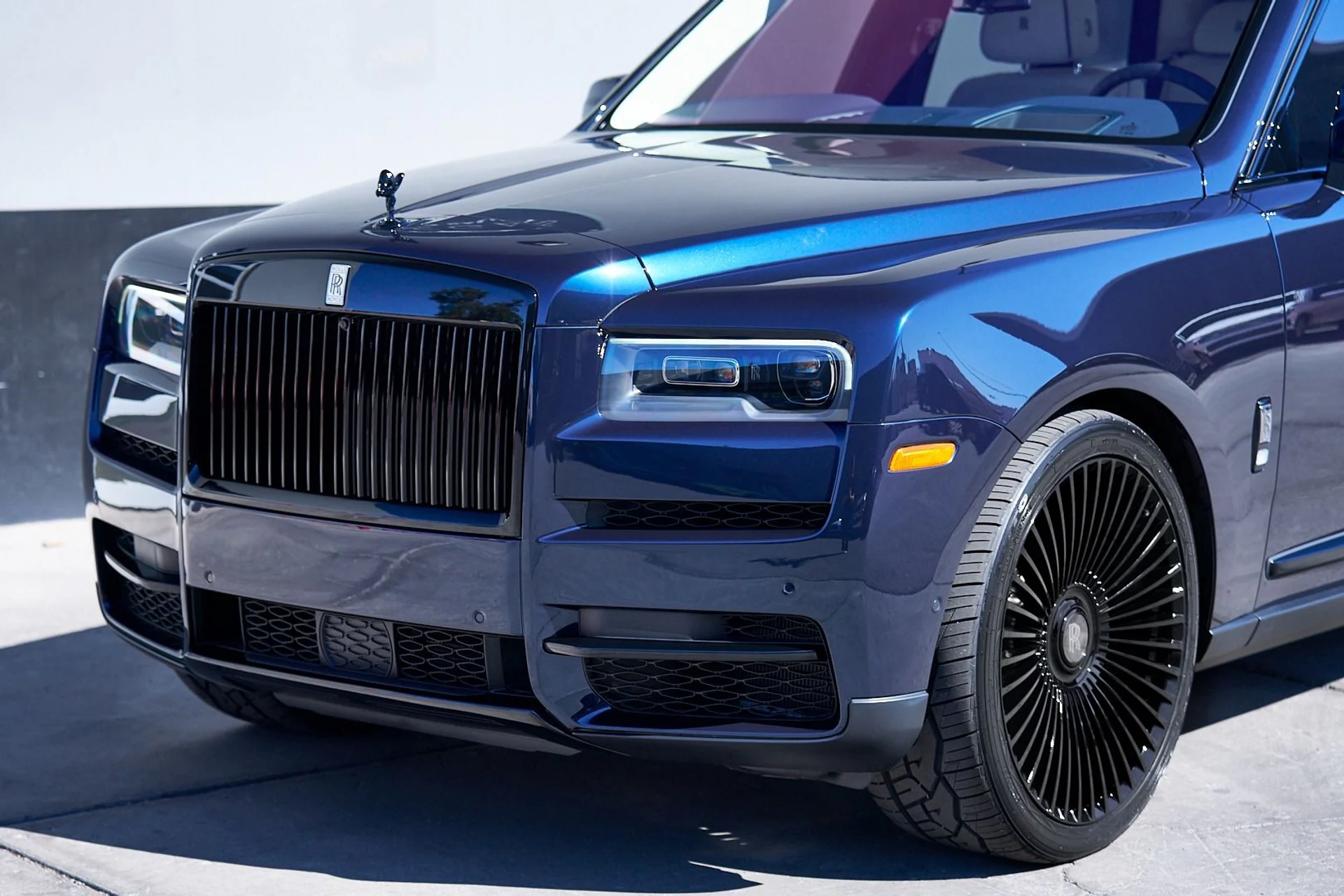 mph005_2945490535_Used_2023_Rolls_Royce_Cullinan_Base_1745954360_39905882f3