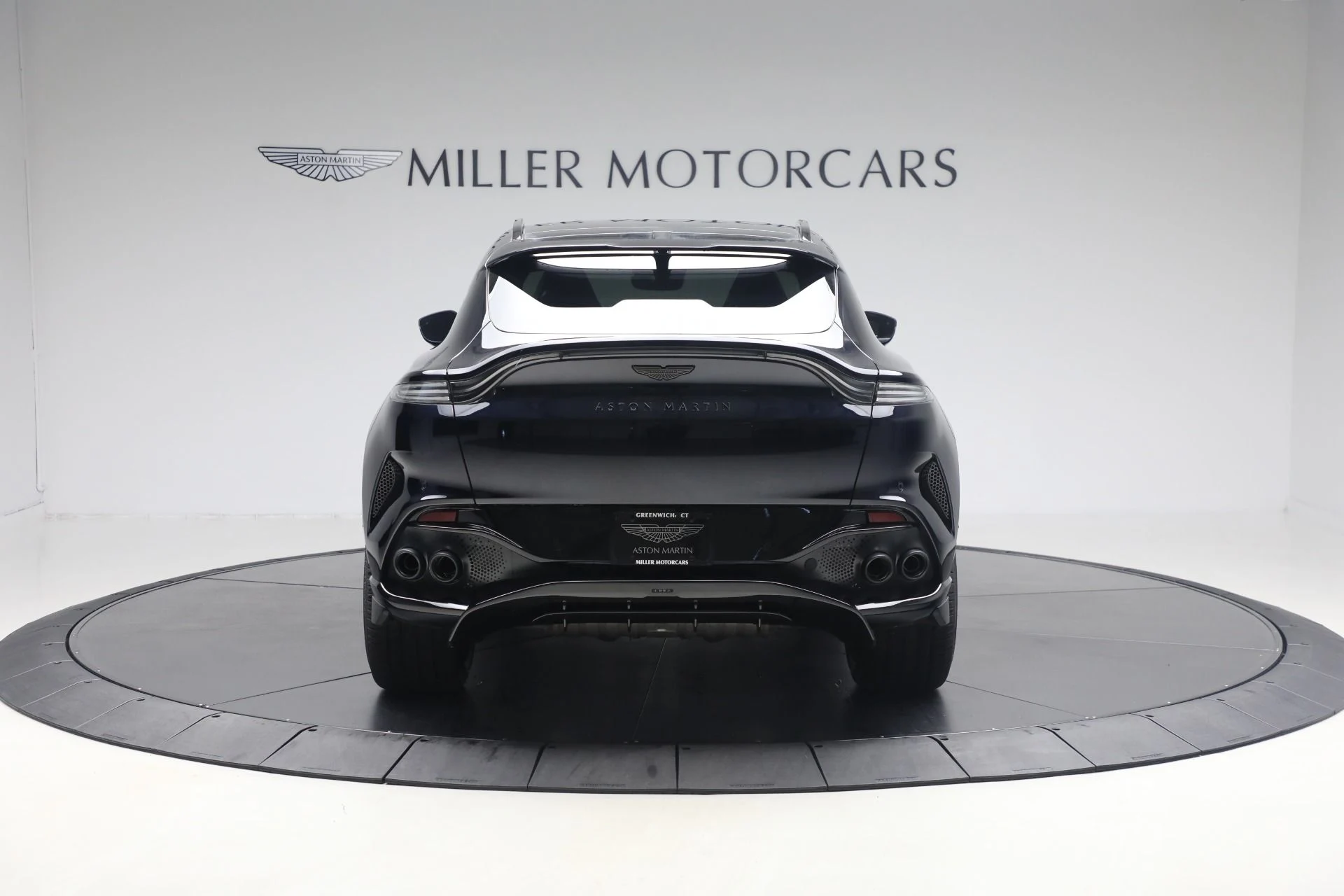 mph005_2949598418_New_2025_Aston_Martin_DBX_707_2182315e7d