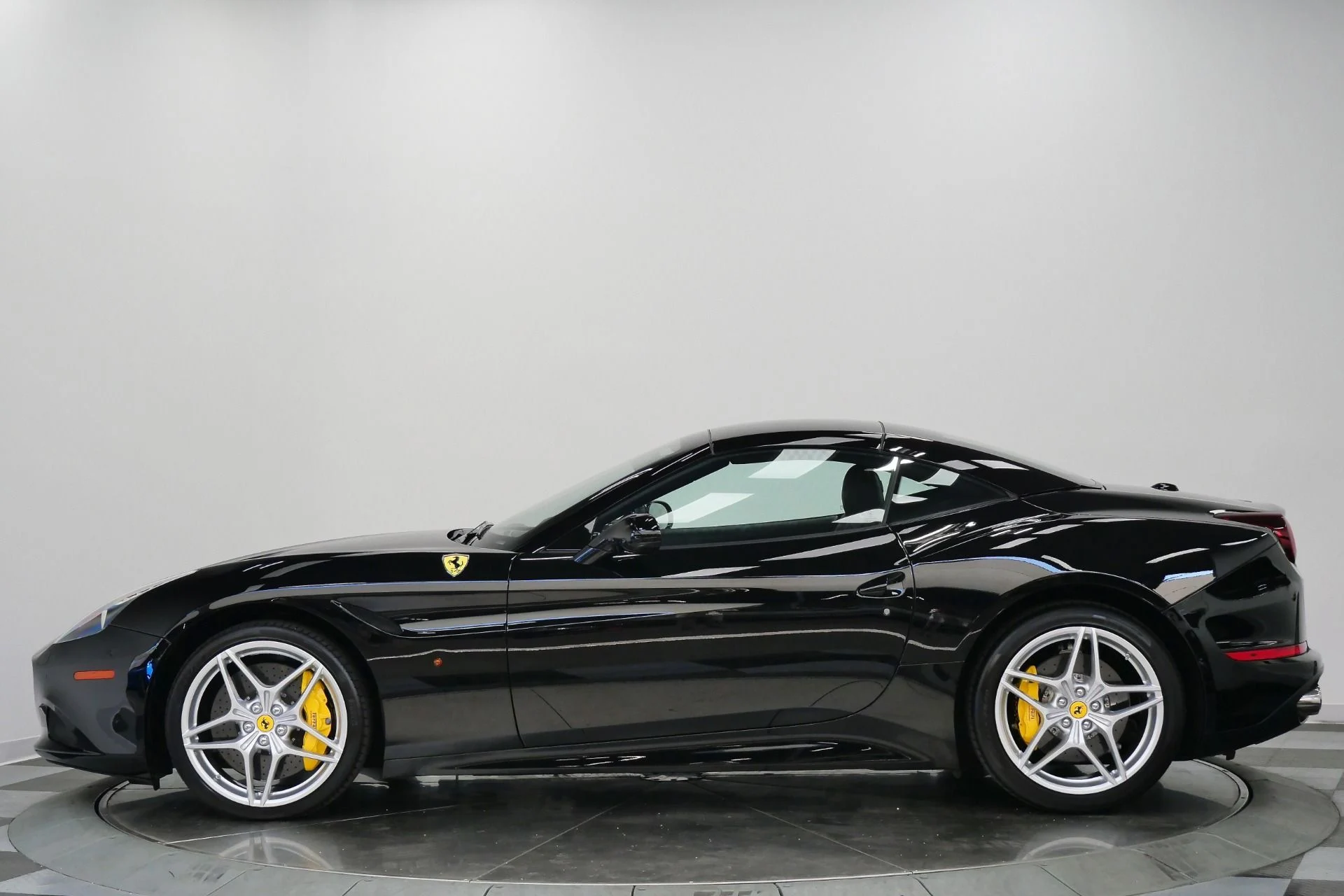 mph005_2961468817_Used_2015_Ferrari_California_T_Carbon_Fiber_Interior_Trim_Low_Miles_1778860408_d64f34da66