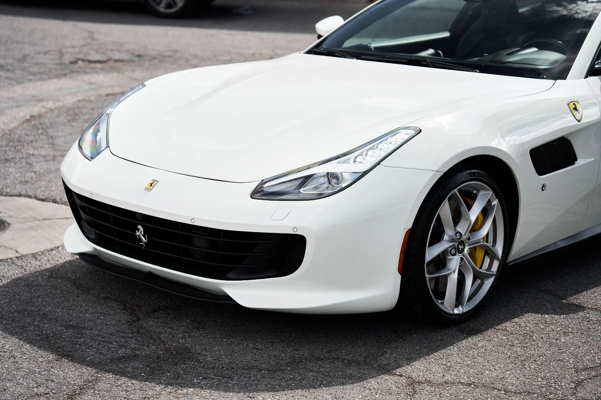mph005_2961996847_Used_2019_Ferrari_GTC_4_Lusso_T_1758850836_5d452242d4