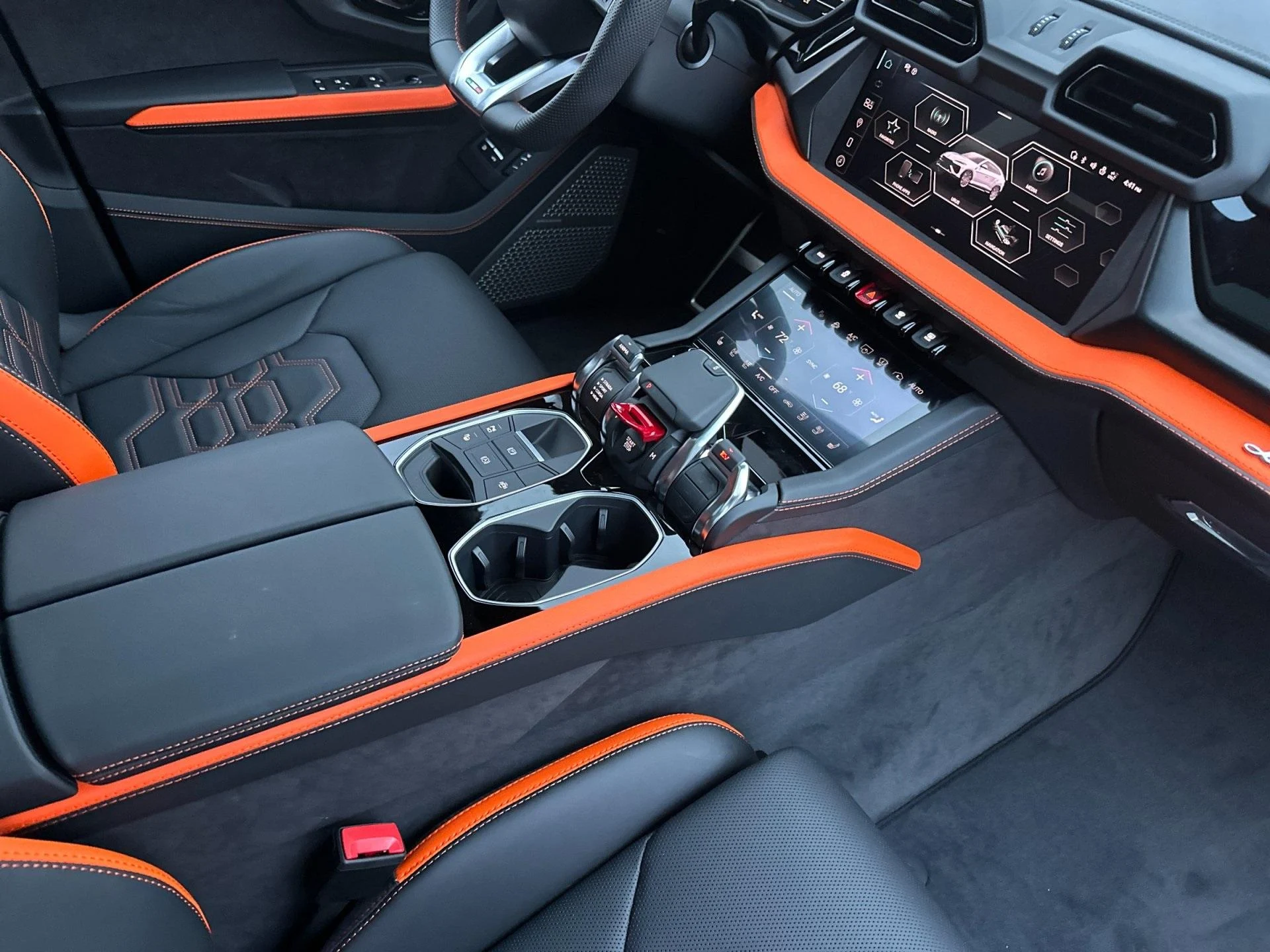 mph005_2968623882_New_2025_Lamborghini_Urus_SE_1766589012_3019f74a15