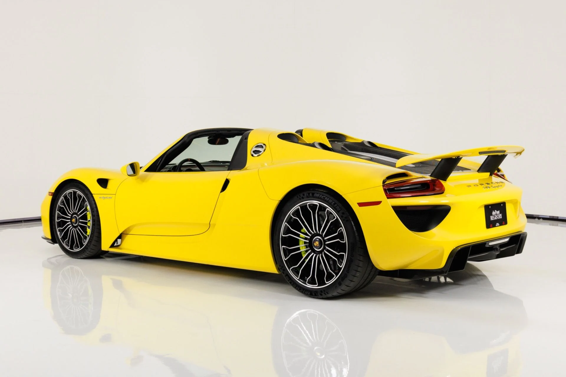 mph005_2983730910_Used_2015_Porsche_918_Spyder_1789427618_677738e725