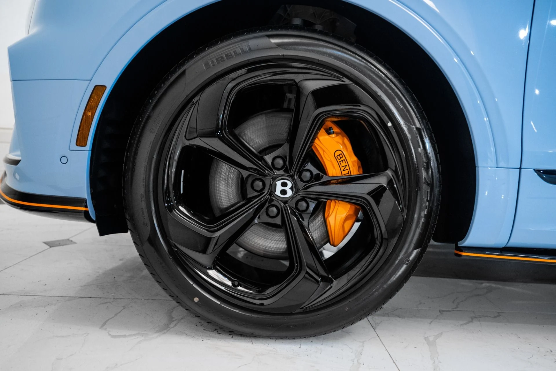 mph005_2985851747_New_2025_Bentley_BENTAYGA_V8_S_Black_Edition_1743521696_21affc0ddd