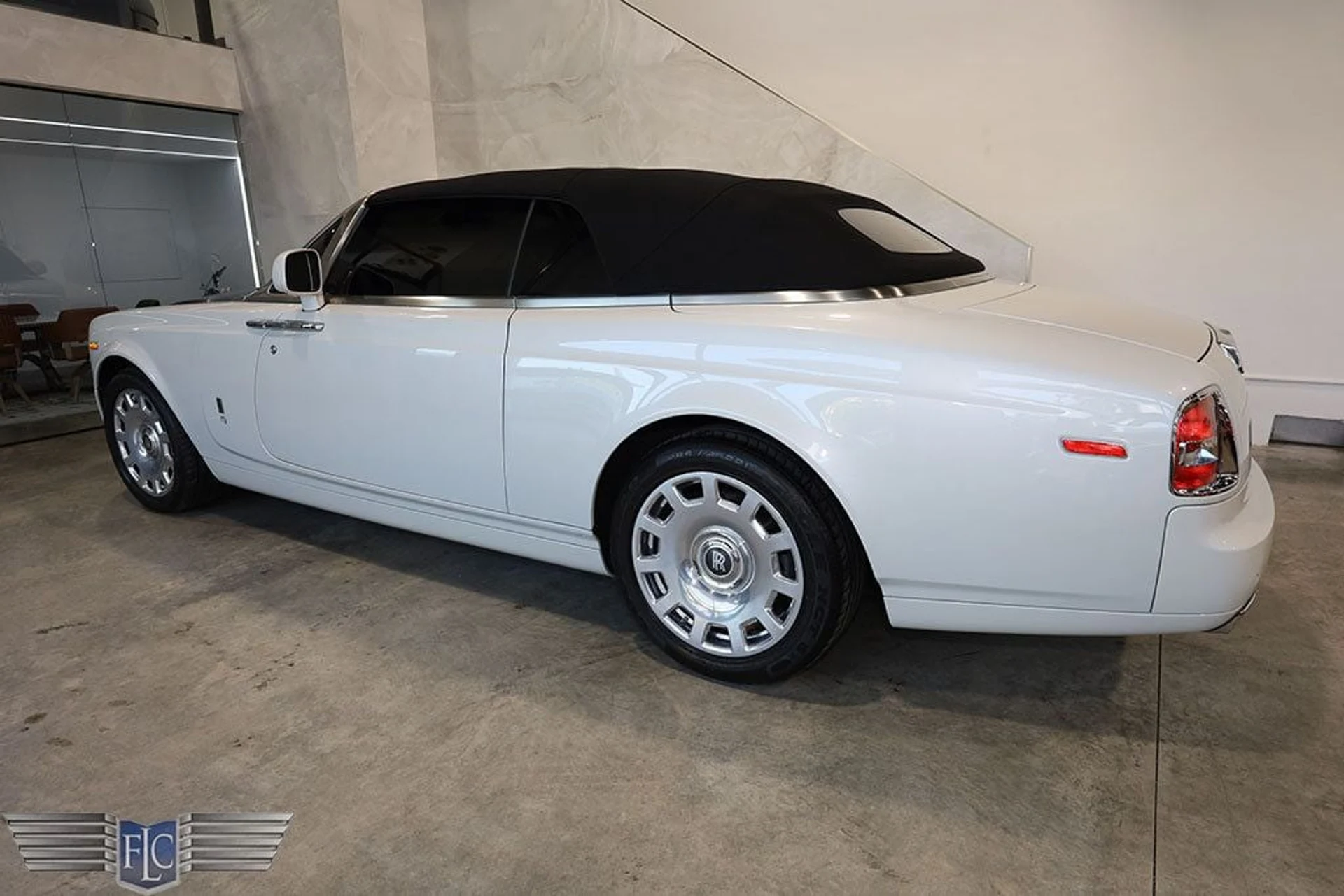 mph005_2990403345_used_2013_rolls_royce_phantom_drophead_coupe_9689_22223521_6_1024_809b8b320b