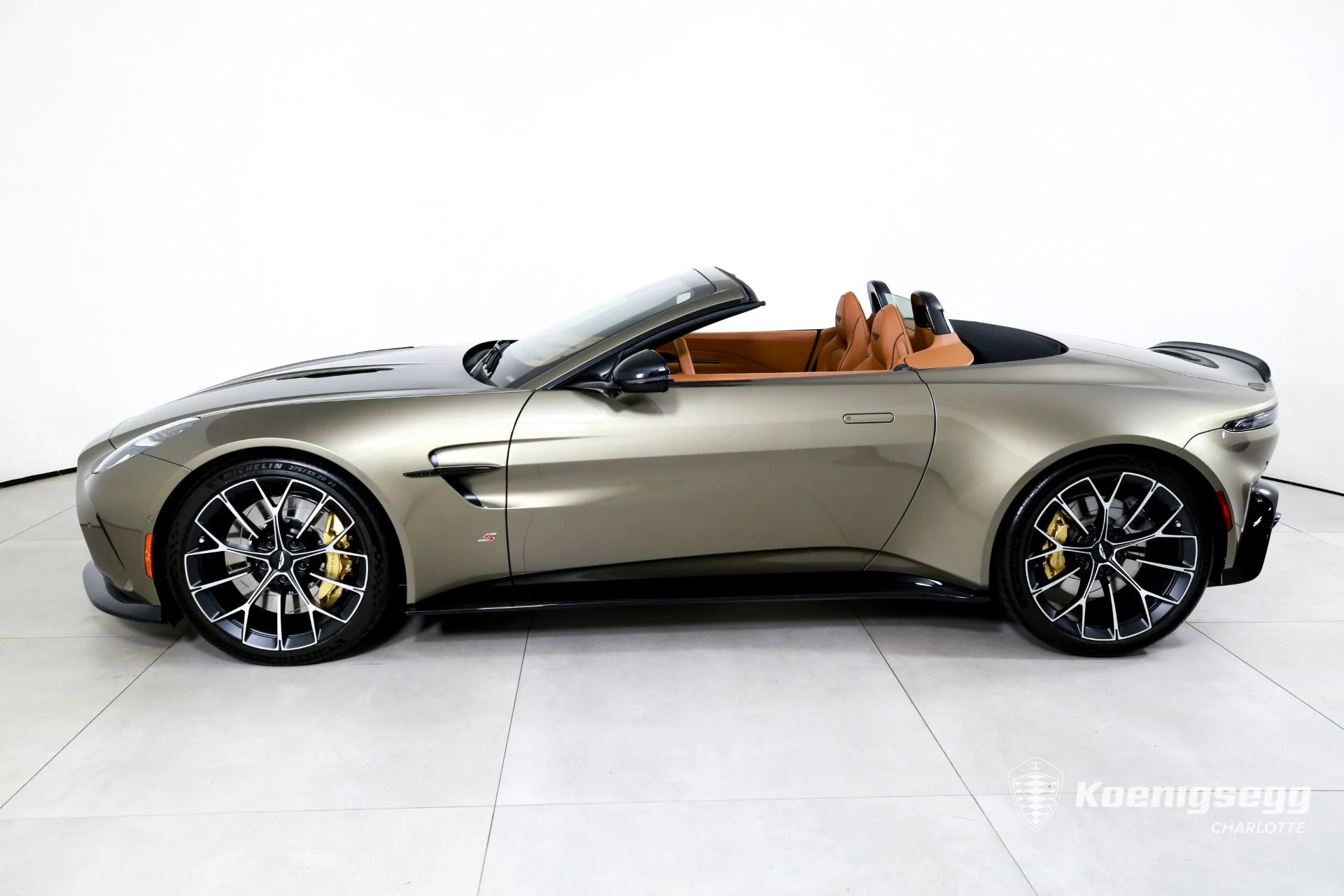 mph005_2991117789_Used_2026_Aston_Martin_Vantage_S_Roadster_1782838317_f05d5fc6ba