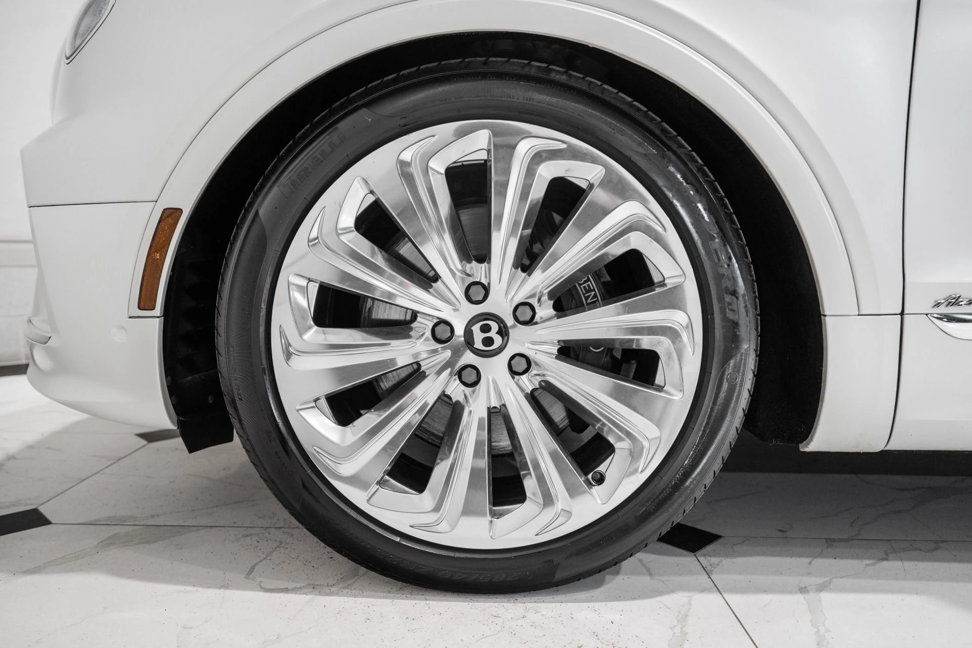 mph005_2996929256_Used_2023_Bentley_Bentayga_V8_1773161600_fcb3f8265f