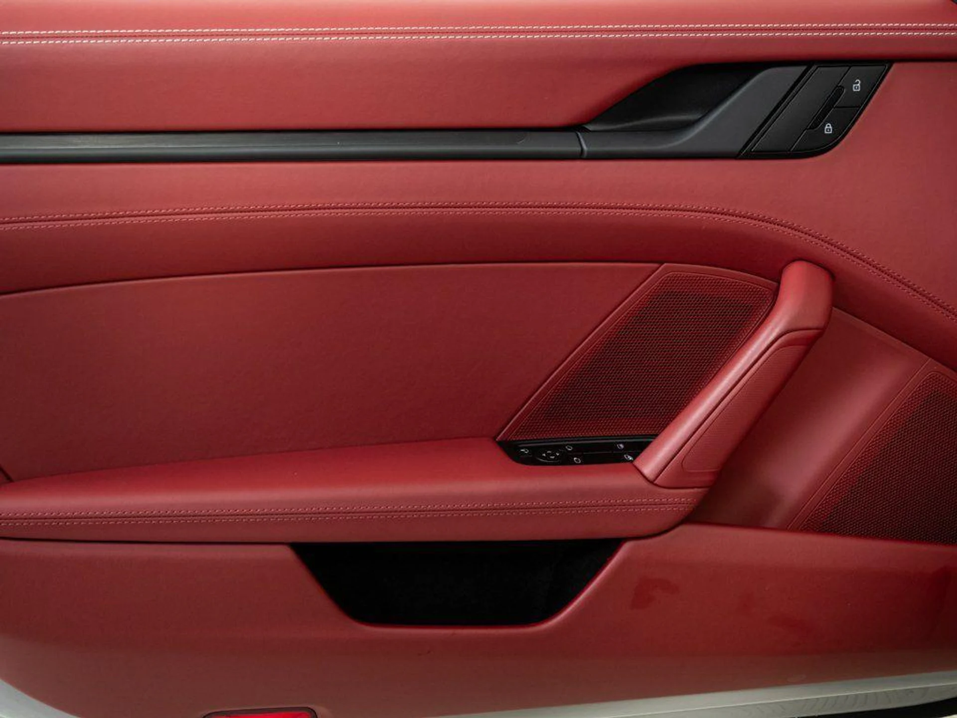 mph005_2998407935_t_Pjp9_Haoly1_Z_Xejn_Q5_LE_6w_JBPME_d72d228c5f