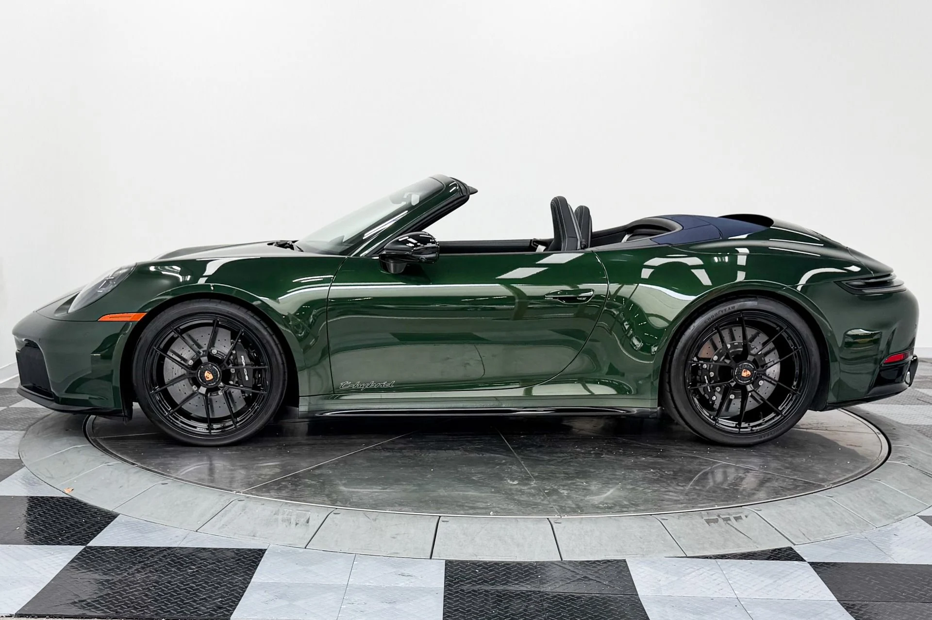 mph005_30002811_Used_2026_Porsche_911_Carrera_GTS_Carbon_Ceramic_Brakes_Premium_Package_1783023624_00b6ddb7b8