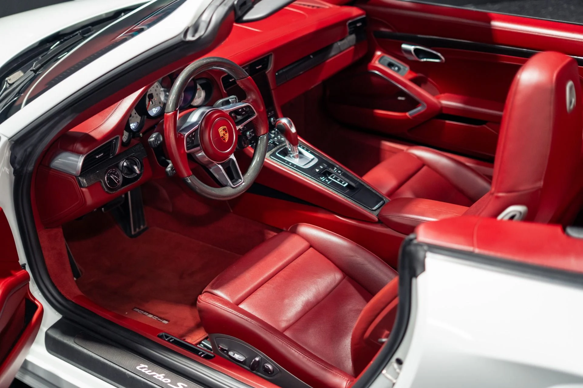 mph005_3004790399_Used_2017_Porsche_911_Turbo_S_Cabriolet_1783375481_4b0a4e78f2