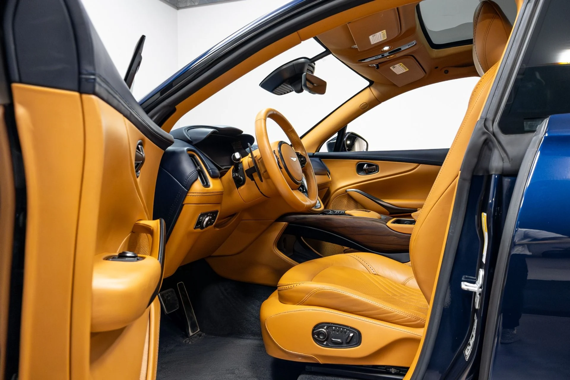 mph005_3024283111_Used_2021_Aston_Martin_DBX_1770088523_e97e1dc074