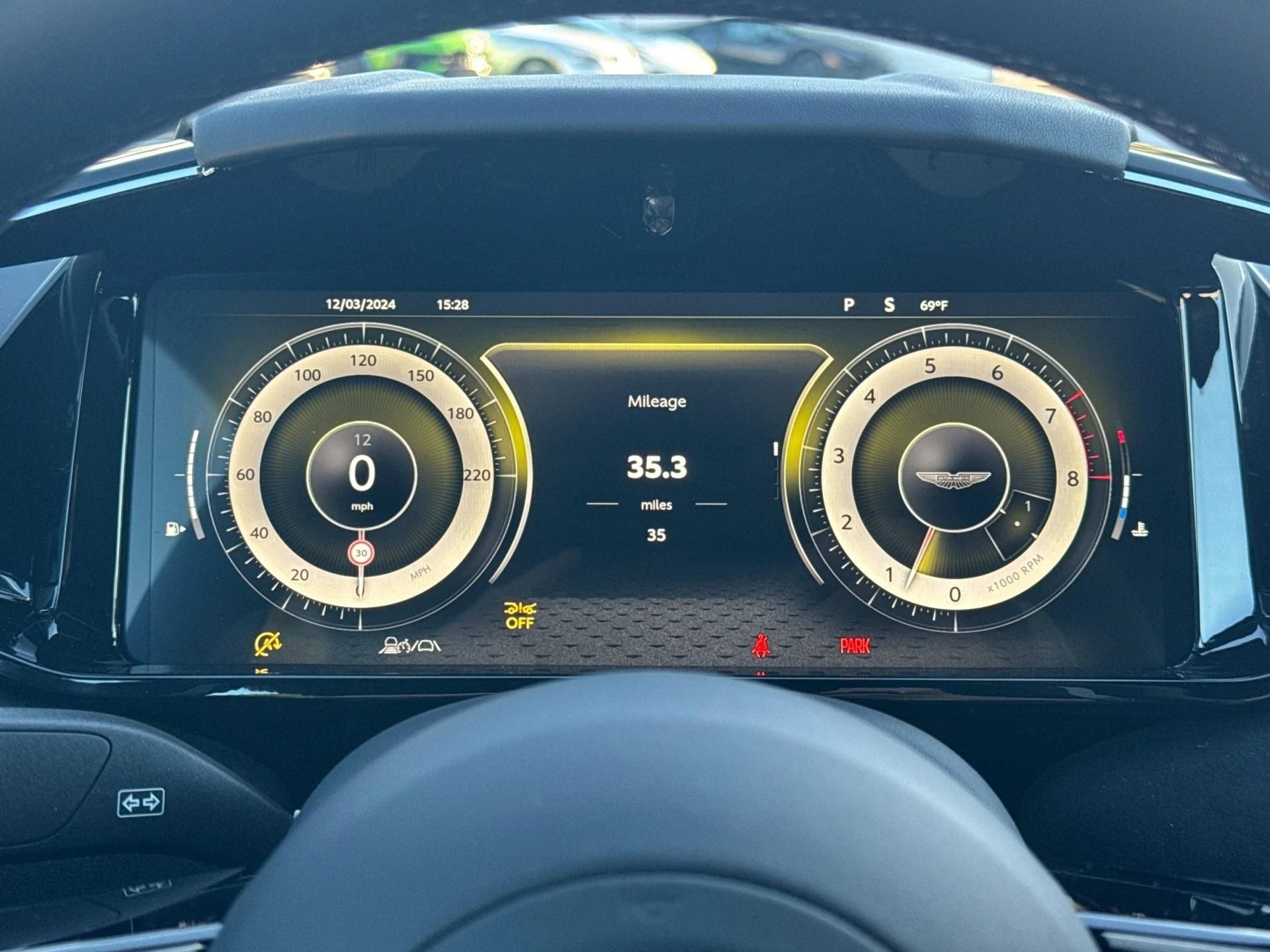 mph005_3031361656_Used_2025_Aston_Martin_Vantage_1747424212_ce9854ba4d