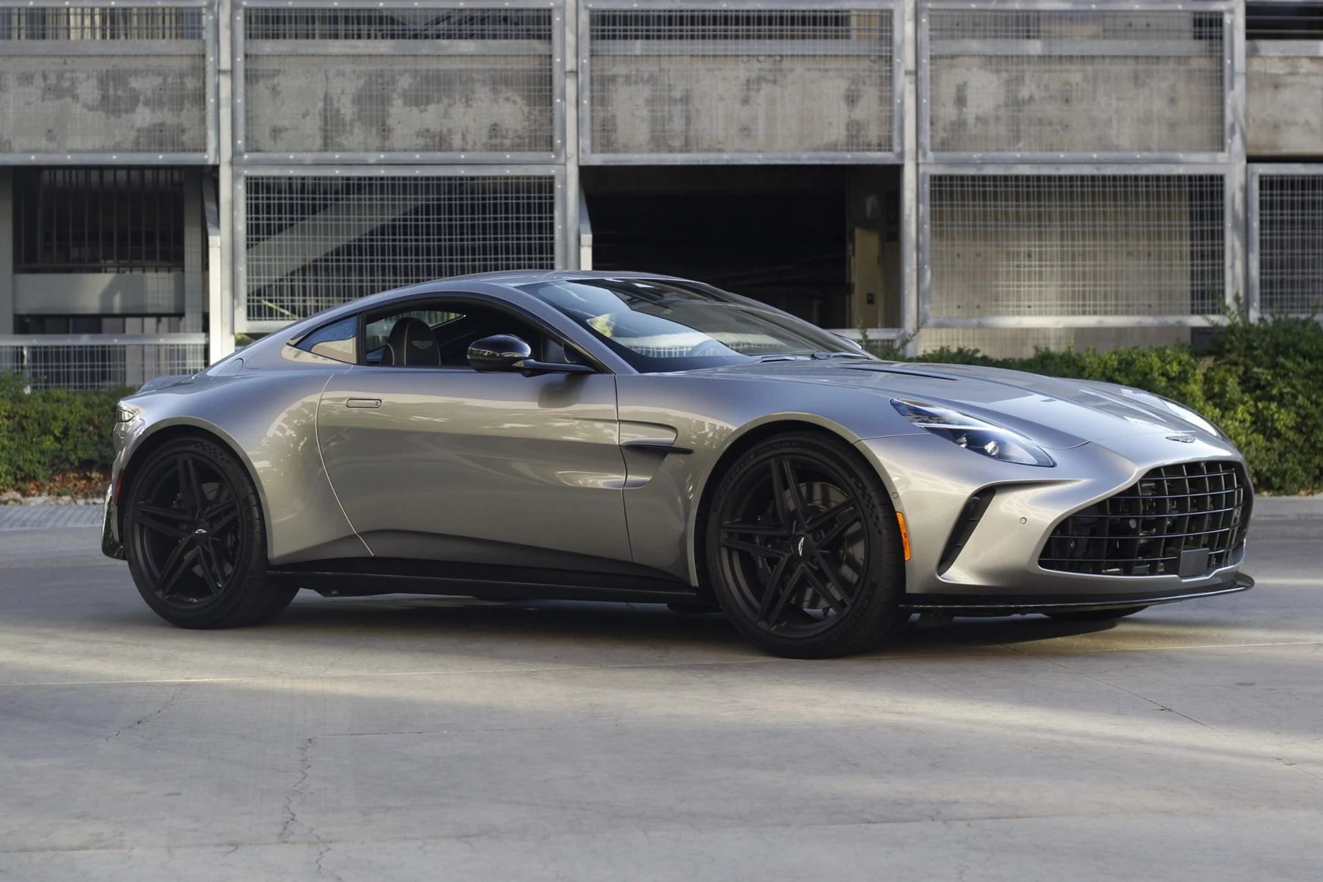 mph005_3033509612_Used_2025_Aston_Martin_Vantage_1788306648_43923f9b65