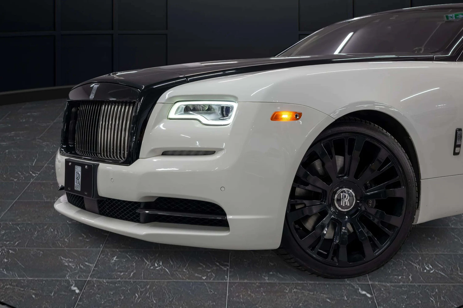 mph005_3037016590_d1ccad82_02c0_451b_9495_d6e2aaa4cd57_201720_Rolls_Royce20_Wraith2028_SCA_665_C56_HUX_8653929_3_a89ae9af3e