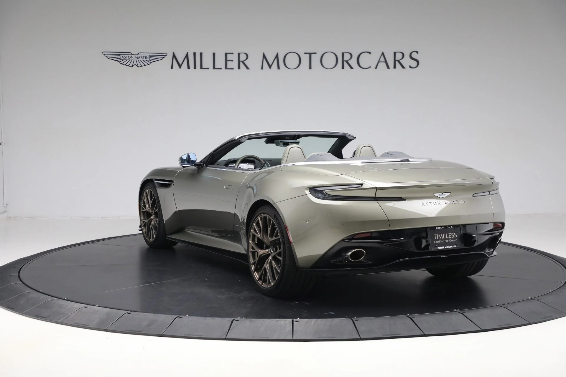 mph005_3039004693_New_2024_Aston_Martin_DB_12_Volante_8afe860d12