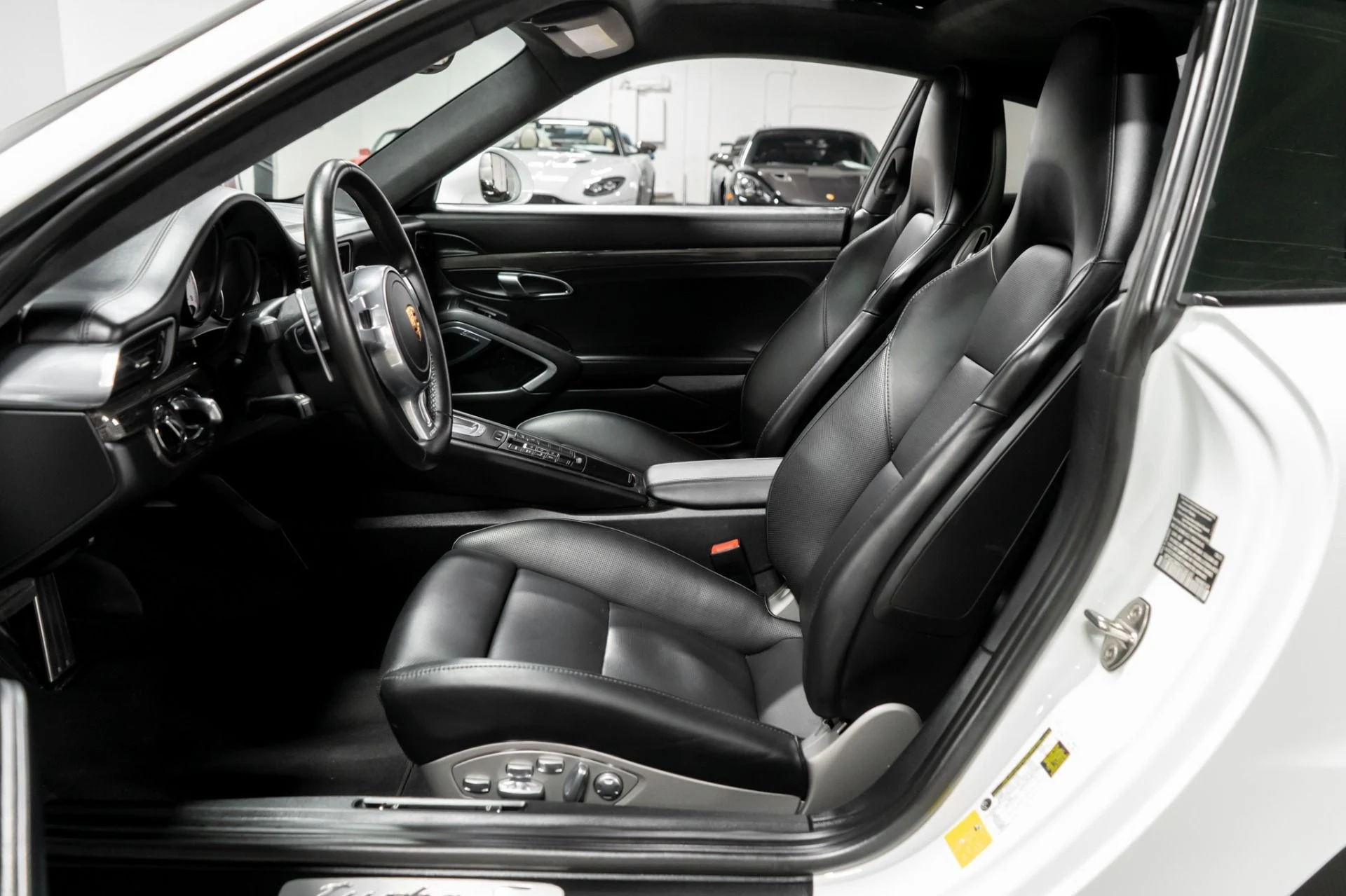 mph005_3044823307_Used_2016_Porsche_911_Turbo_S_1757446790_8688e7995f