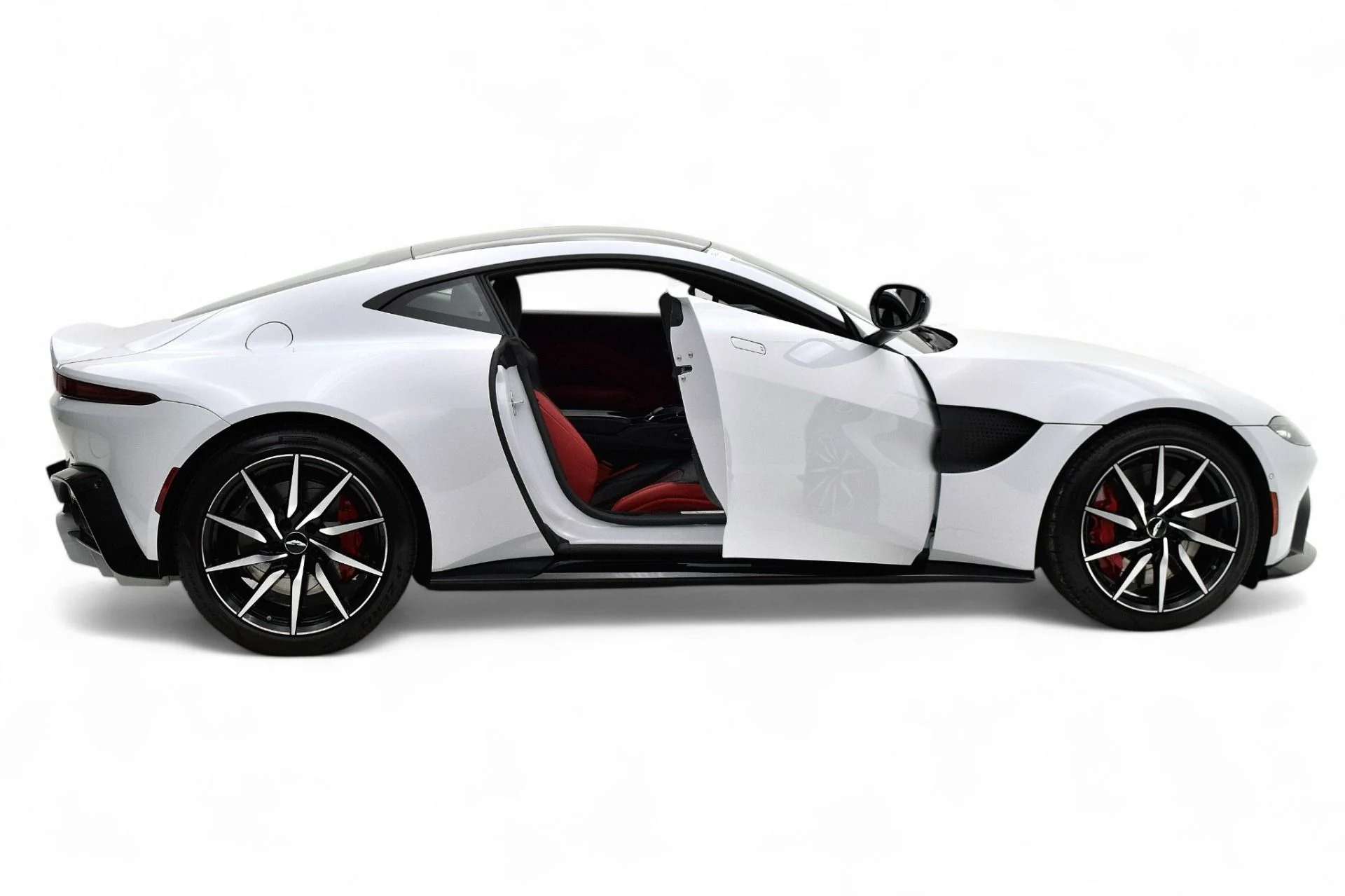 mph005_3068565135_Used_2019_Aston_Martin_Vantage_Coupe_09fd875363