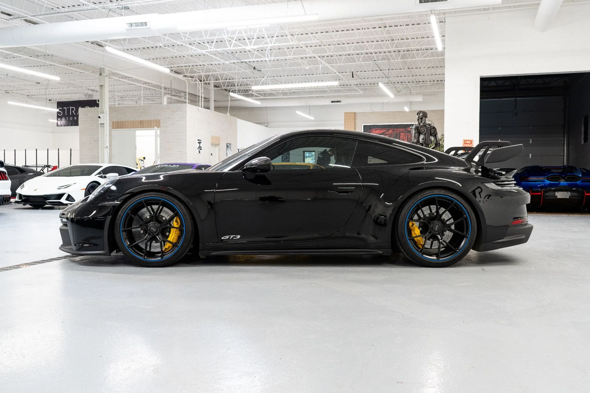 mph005_3072462747_Used_2022_Porsche_911_GT_3_1766000883_68be67c5e8