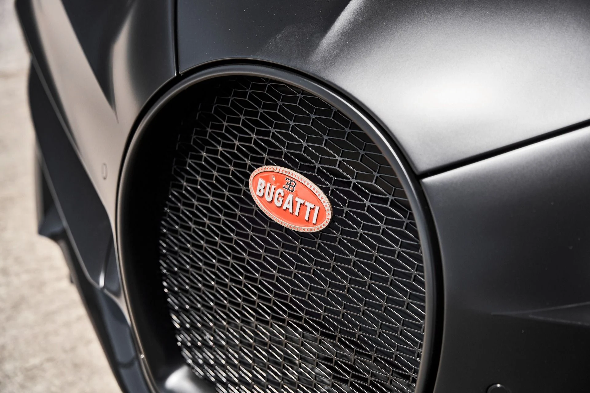 mph005_3078685495_Used_2018_Bugatti_Chiron_1778632867_f4f512ffc8