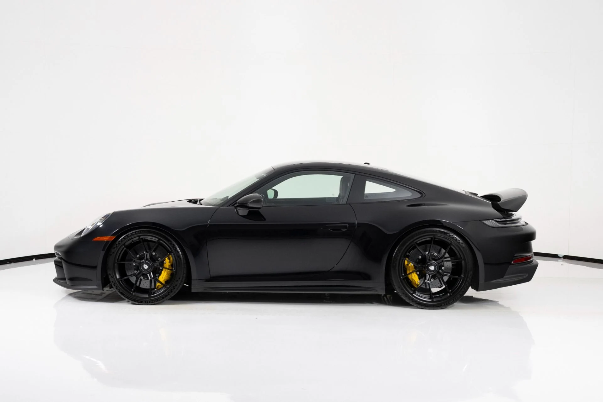 mph005_3089418540_Used_2024_Porsche_911_GT_3_Touring_1752789122_197ad3cad1
