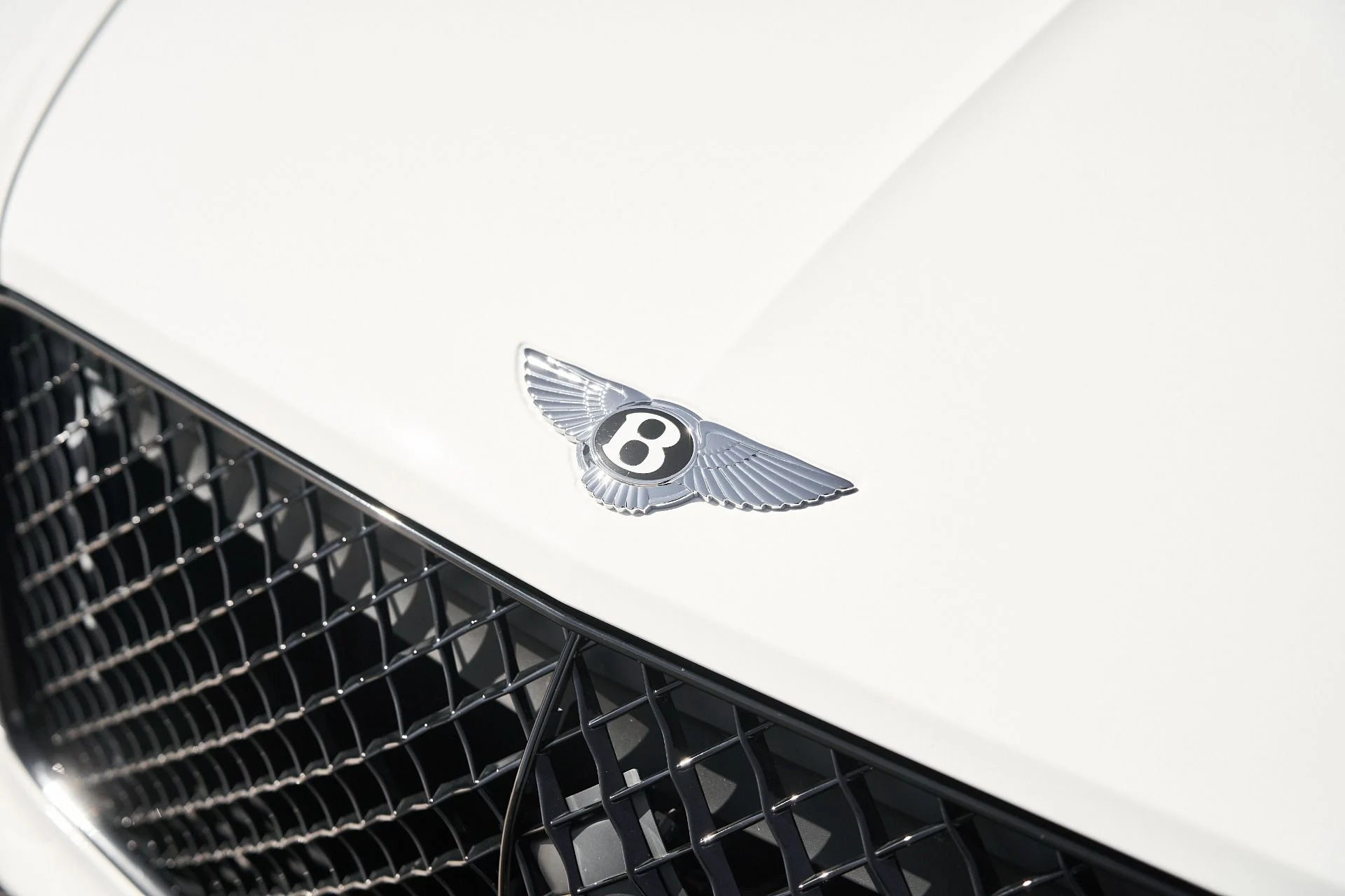 mph005_3106999631_Used_2024_Bentley_Bentayga_Hybrid_S_1759985924_9587ee6523