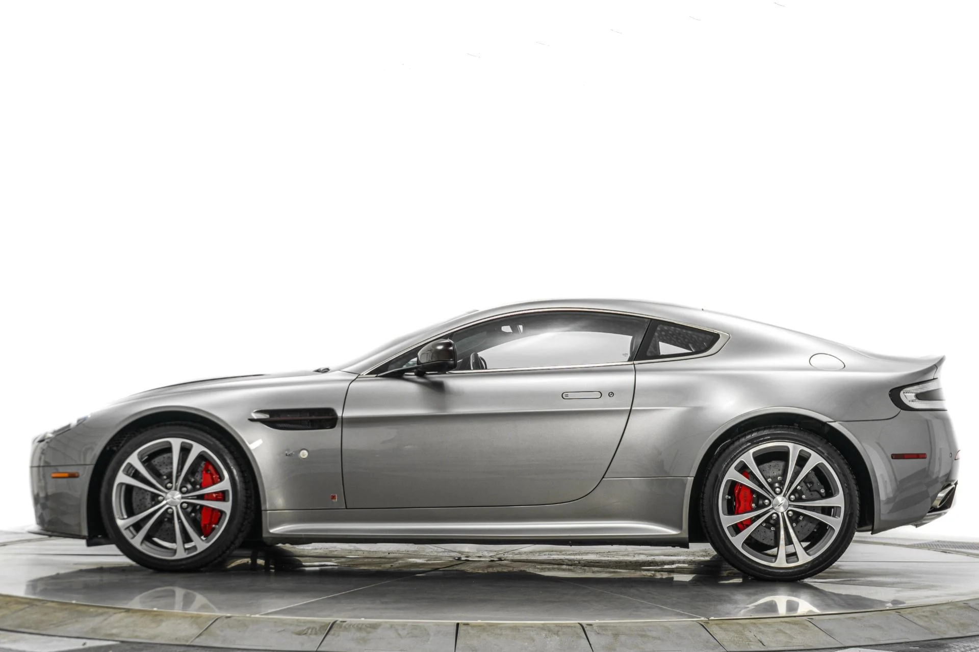 mph005_3113028180_Used_2017_Aston_Martin_Vantage_V12_S_7_Speed_Manual_Highly_Unusual_Spec_Gorgeous_1772489641_cbfa52de40