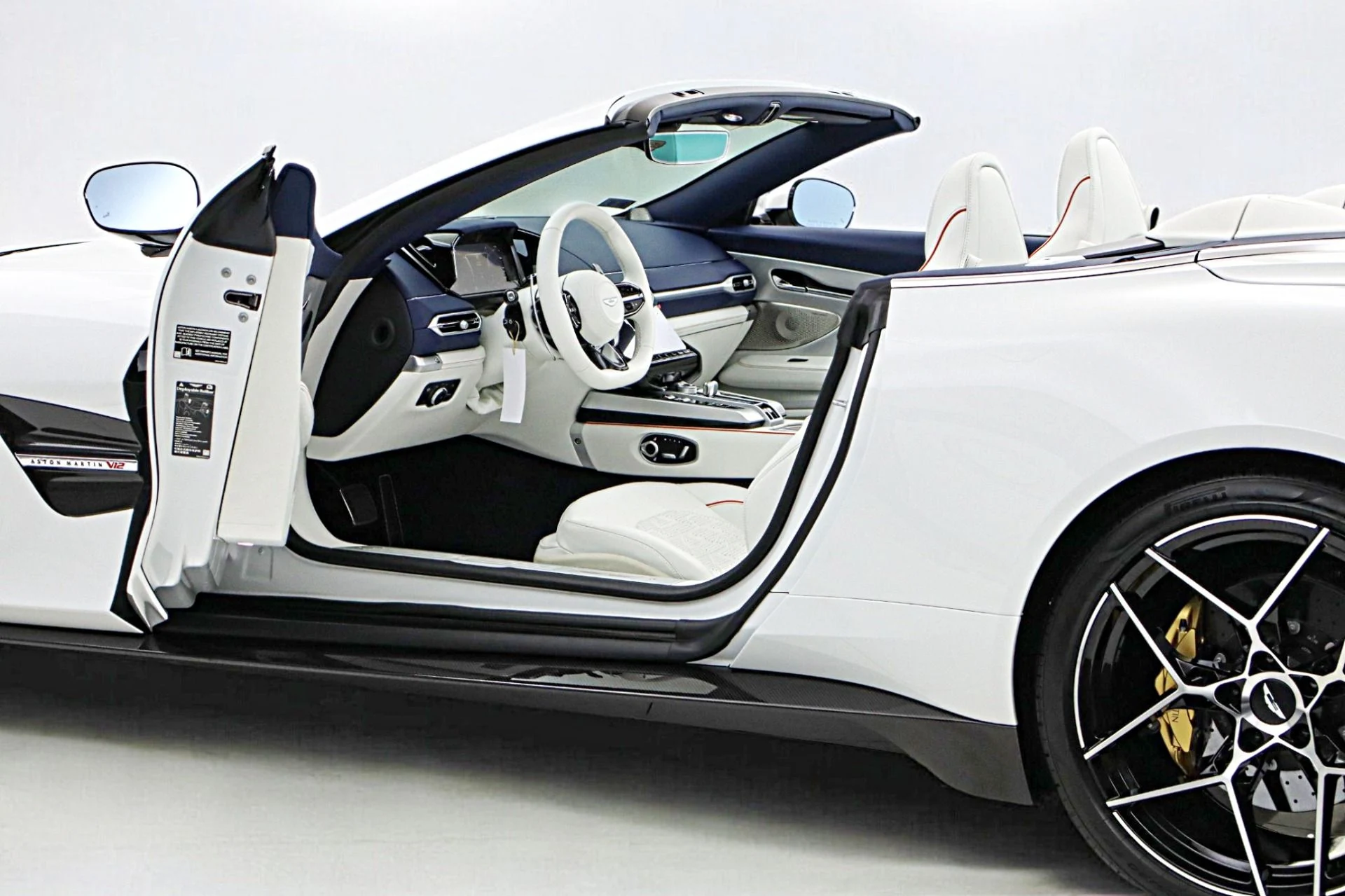 mph005_3119941881_New_2026_Aston_Martin_Vanquish_Volante_ef79ba7bb7