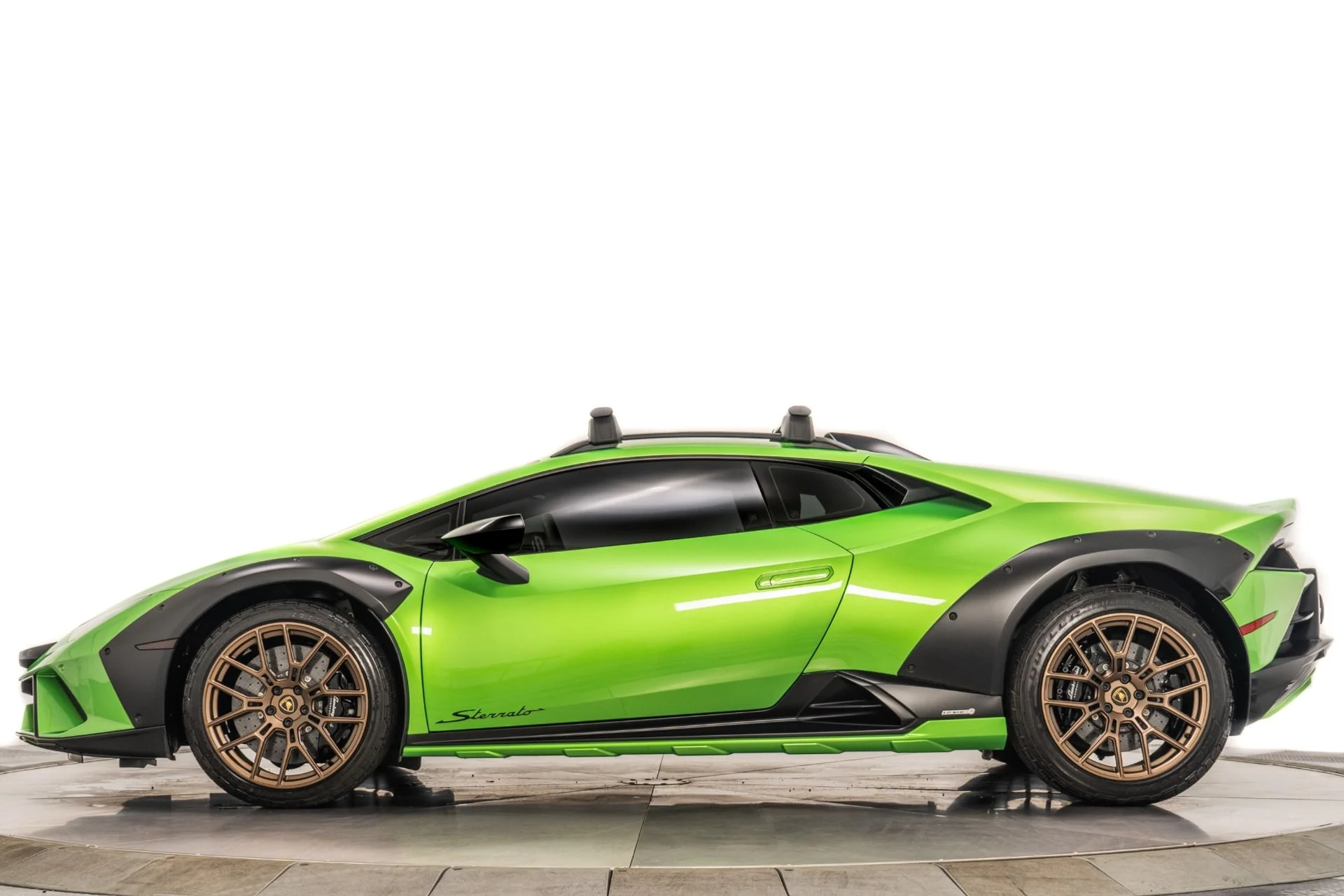 mph005_312277533_Used_2024_Lamborghini_Huracan_Sterrato_1762382893_edd3a4717b