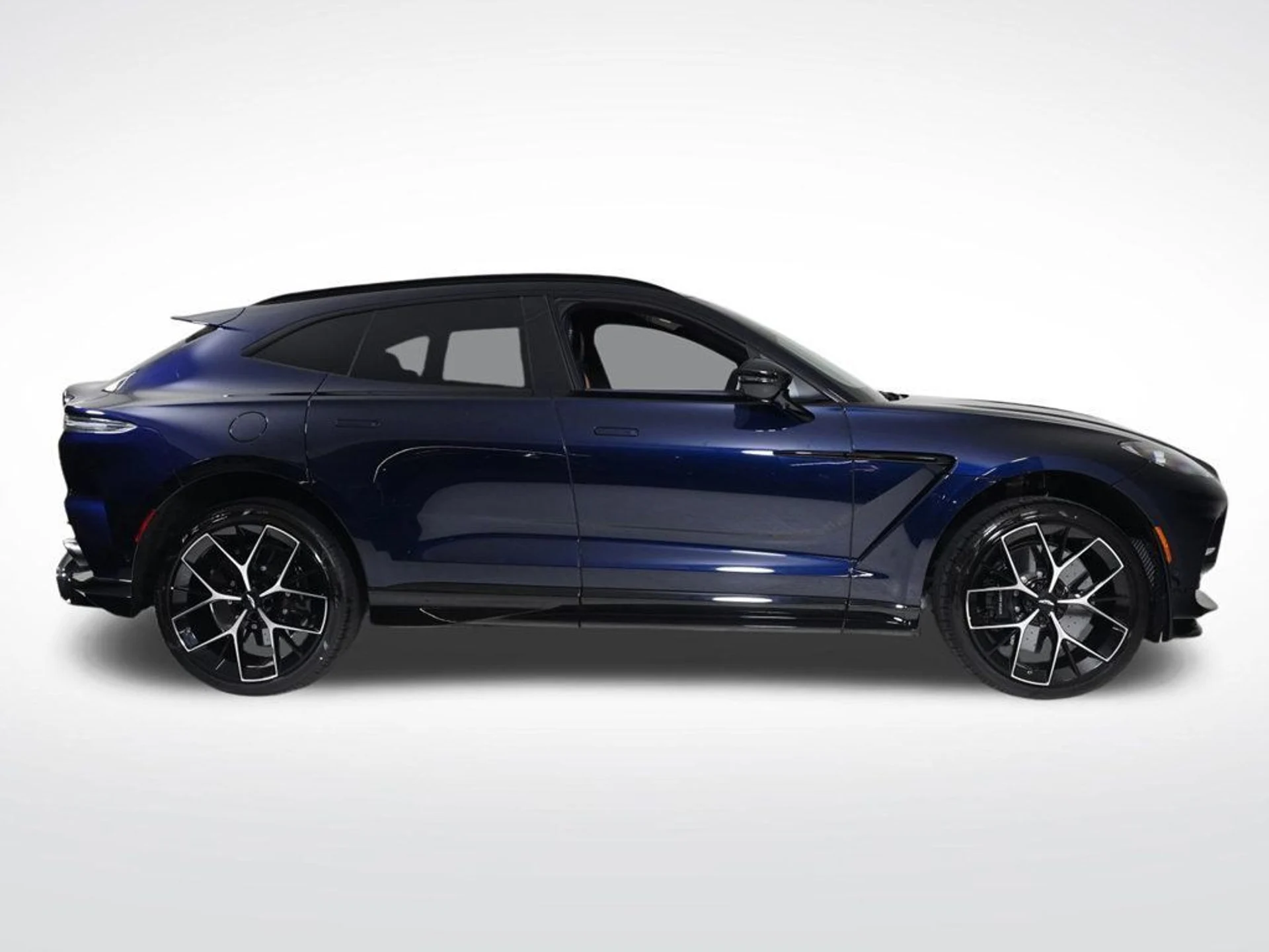 mph005_3122955350_new_2026_aston_martin_dbx_707awd_11350_22970164_6_1024_72eb672ef3