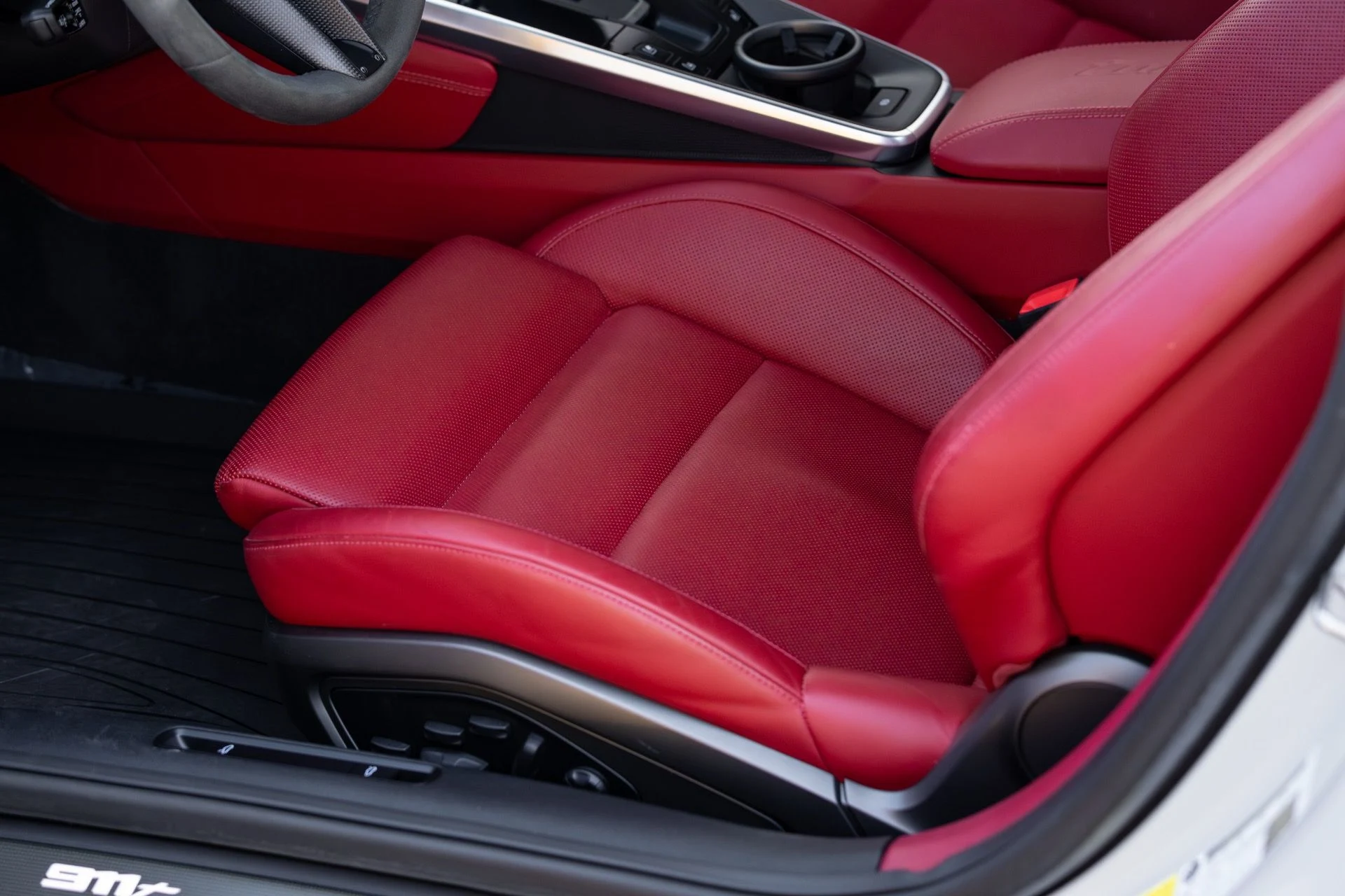 mph005_3127806531_Used_2022_Porsche_911_Turbo_S_1770440206_0d88d90b25