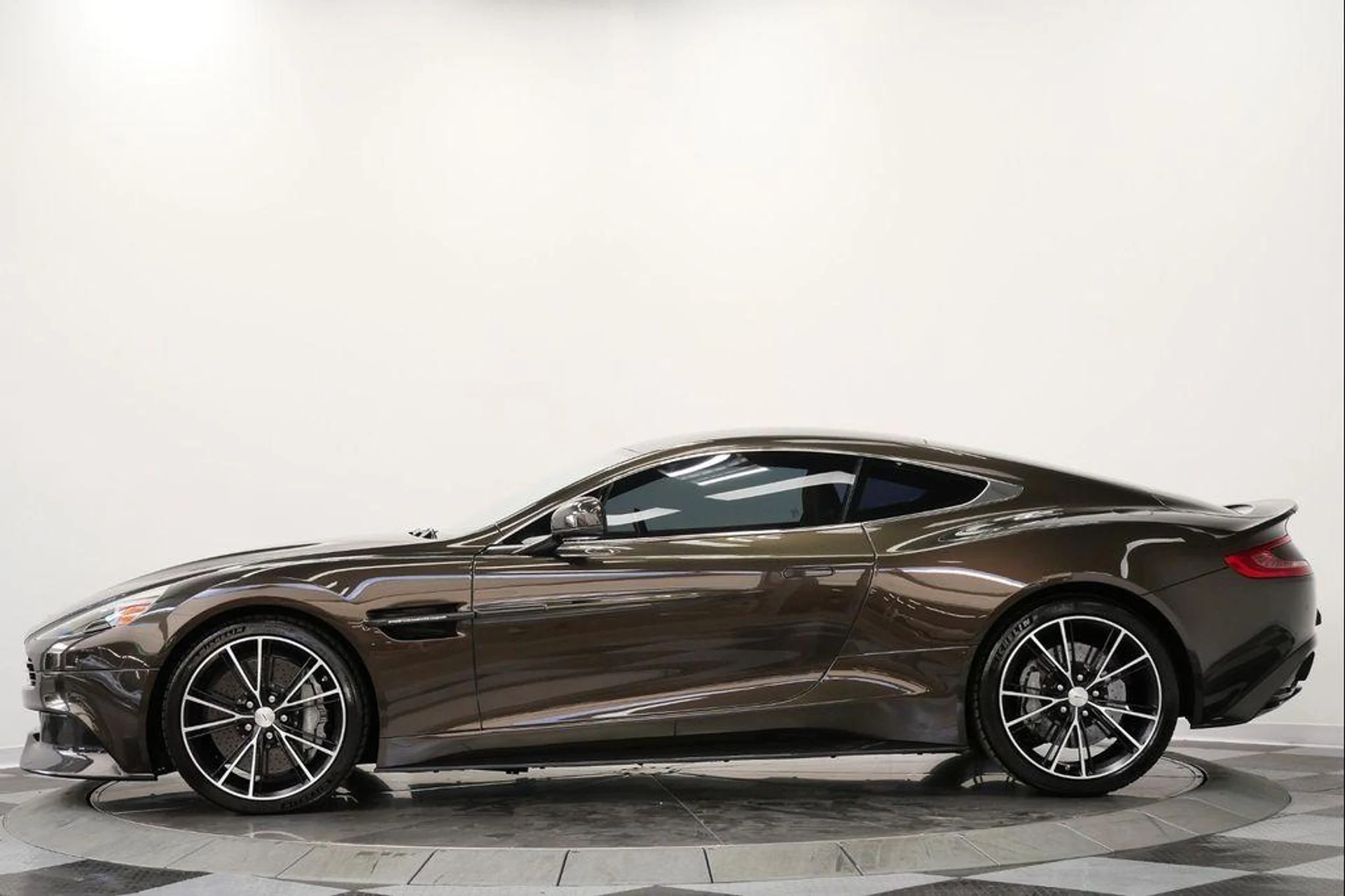 mph005_3136174518_b3cz93_OL_Hwdtfp_QU_Lbgodi_U3j_KI_901987c815