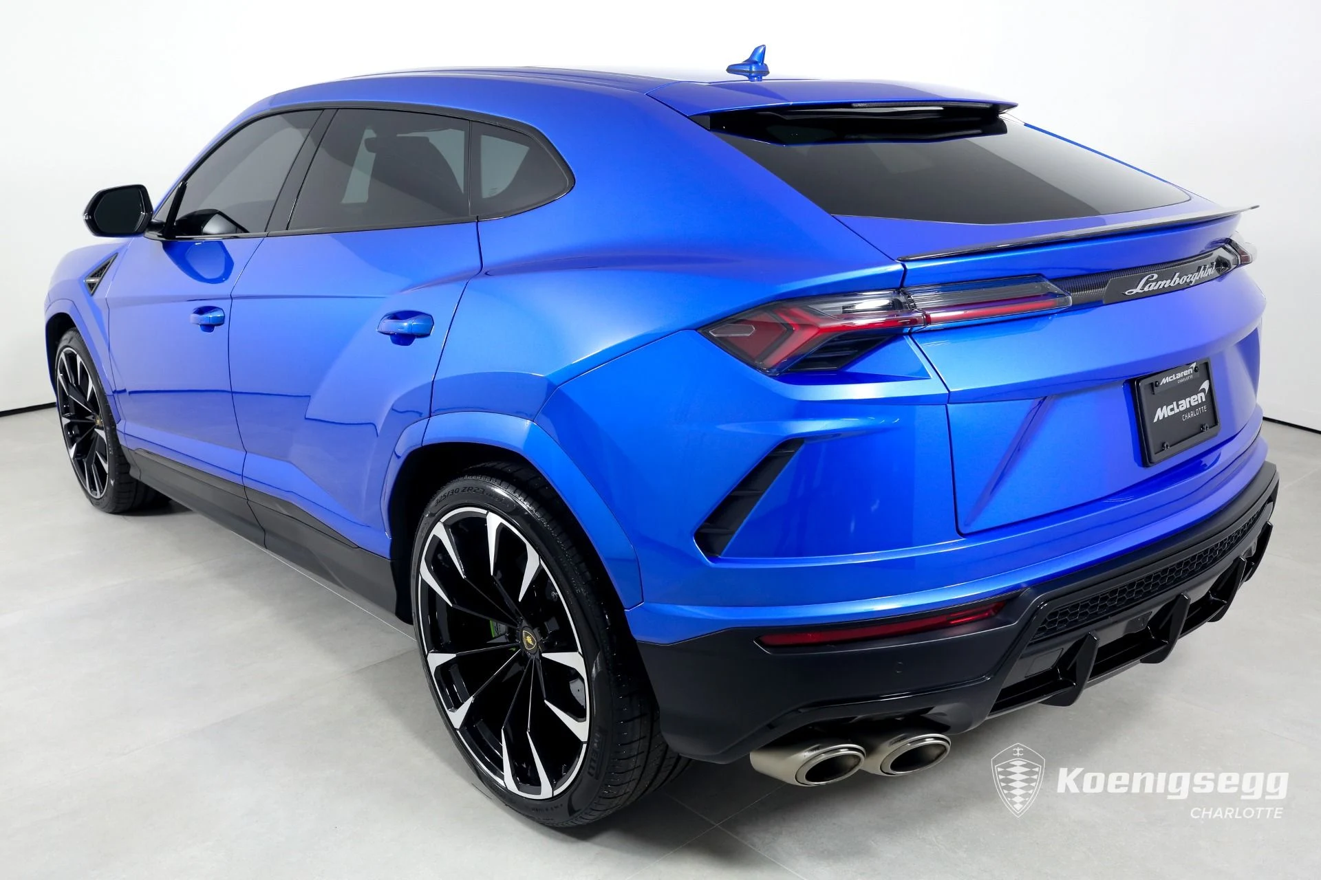 mph005_3152569170_Used_2022_Lamborghini_Urus_1696532457_97eed6f602
