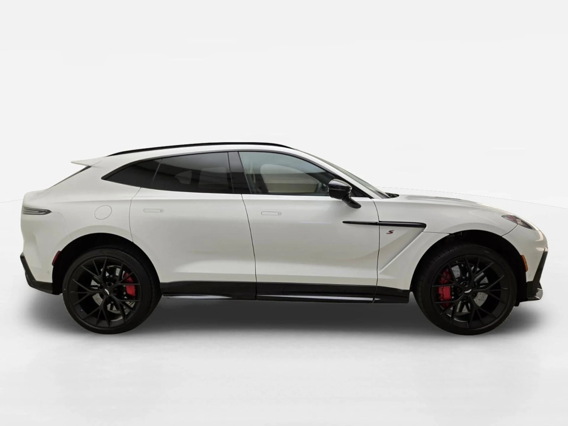 mph005_3156467303_New_2026_Aston_Martin_DBX_S_1776835379_d95b1ee220