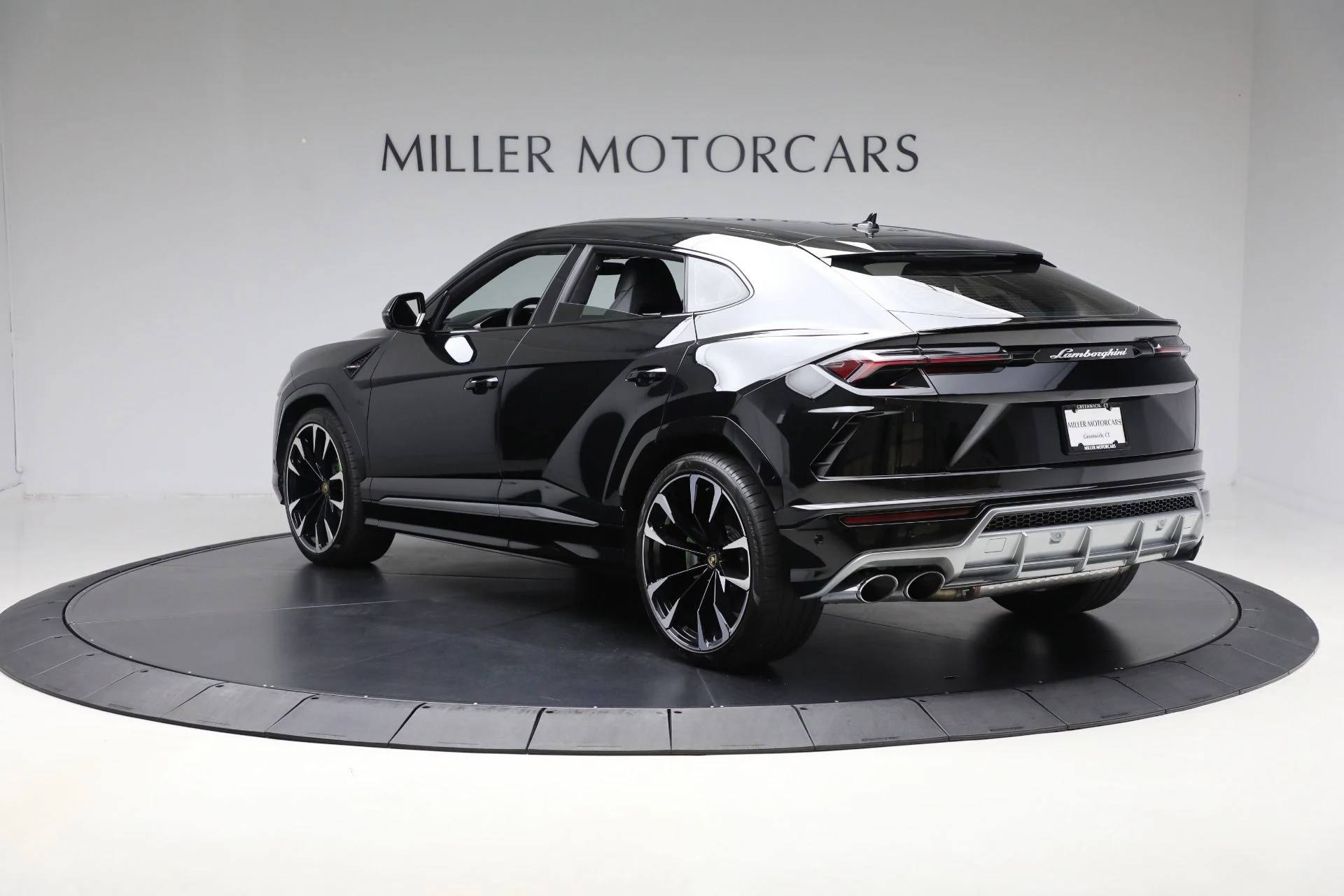 mph005_3159903141_Used_2022_Lamborghini_Urus_1761597990_f014f47fe5