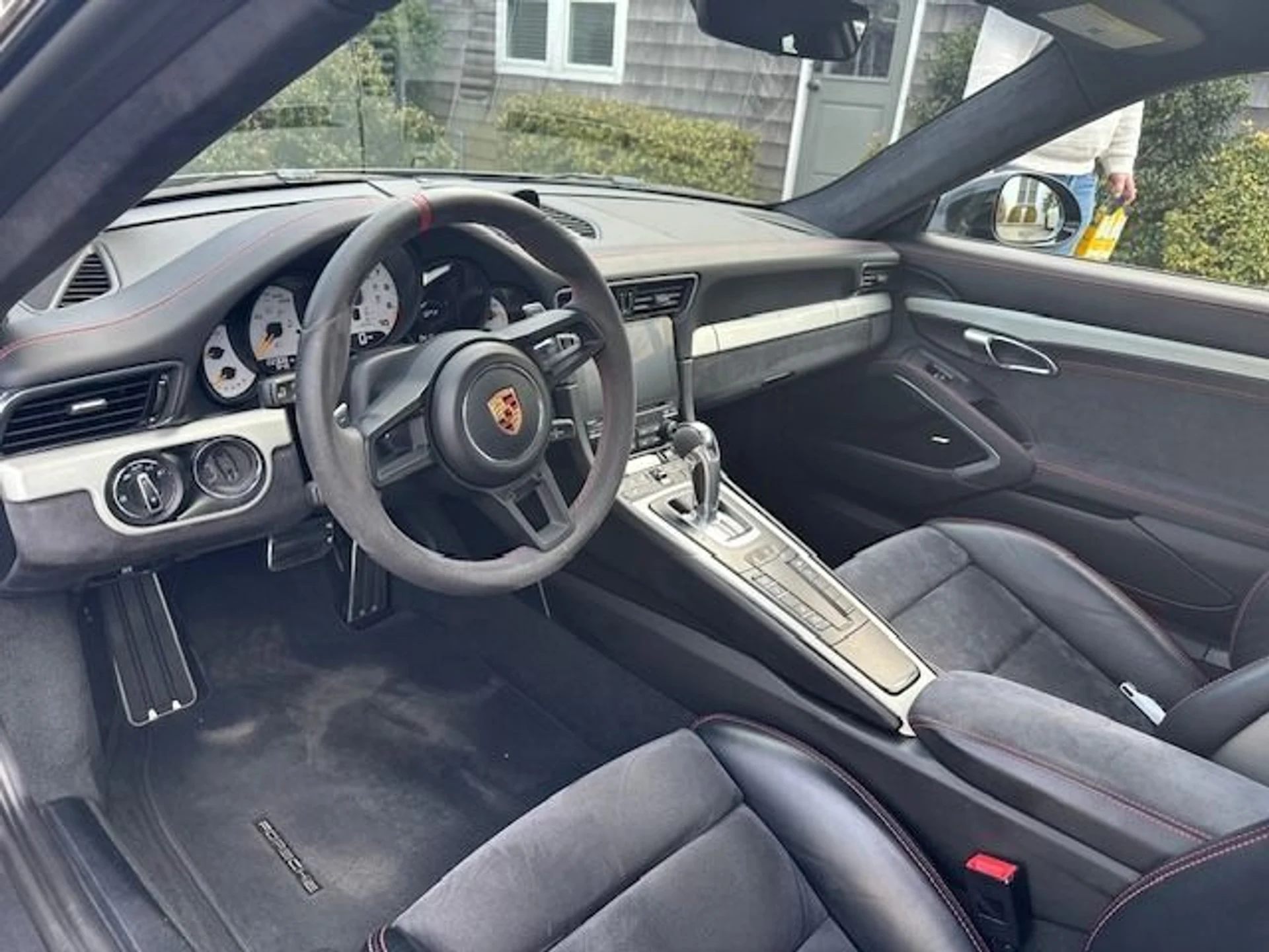 mph005_3162999971_Used_2018_Porsche_911_GT_3_1775691132_861b7259bb