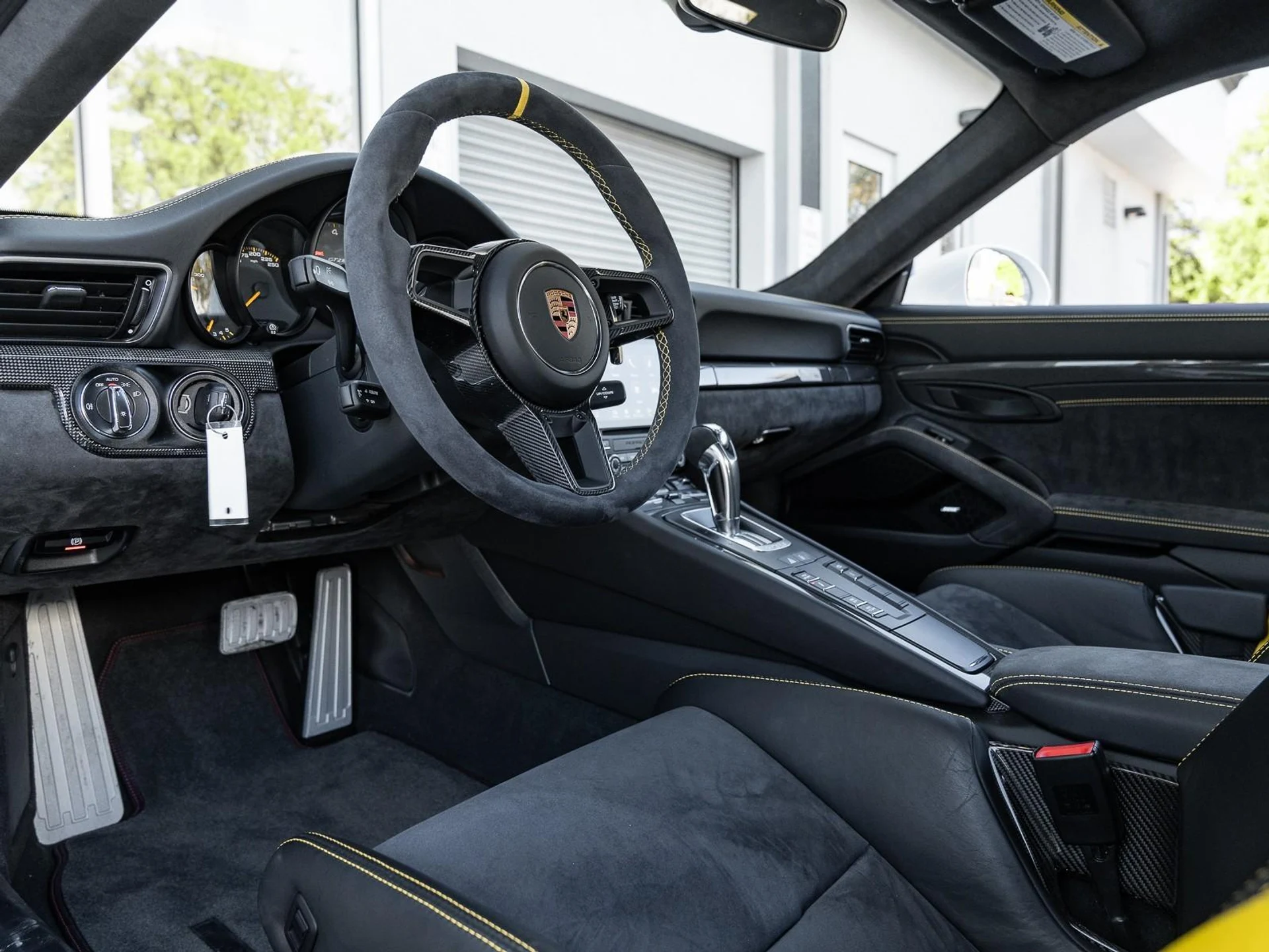 mph005_3179763281_Used_2018_Porsche_911_GT_2_RS_1763589936_b08df3f31b