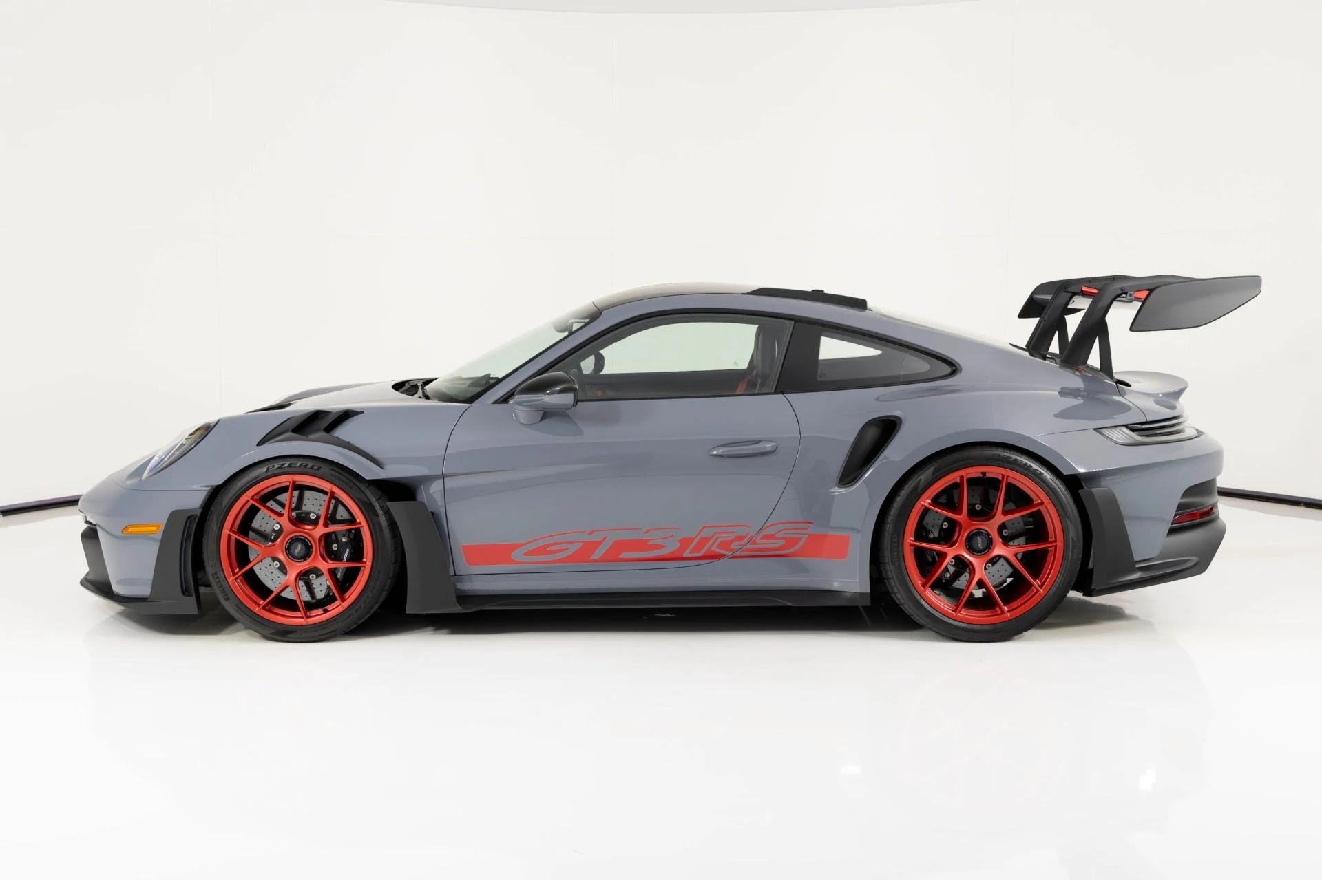 mph005_3184525862_Used_2024_Porsche_911_GT_3_RS_1759531849_bb05c0319d