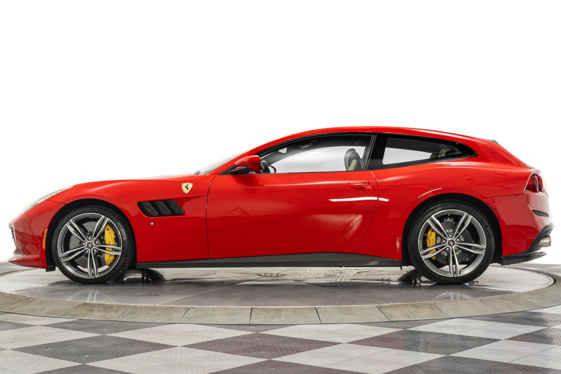 mph005_318714741_Used_2020_Ferrari_GTC_4_Lusso_V12_Power_Passenger_Display_Carbon_Fiber_Interior_Trim_1776369259_4daf72eba7