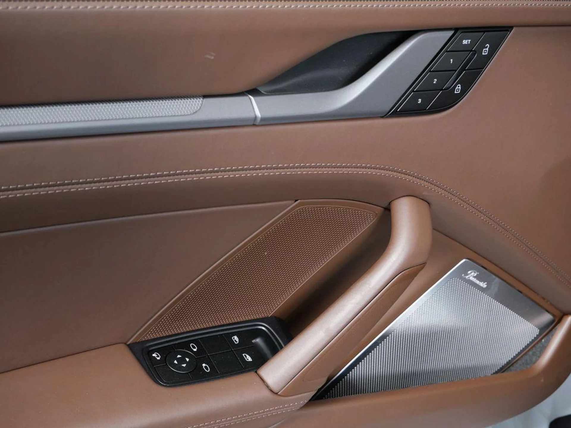 mph005_3207874042_w_Oq09576_XTUKH_Annr89_Ibi_LT_6_HY_014daa31af