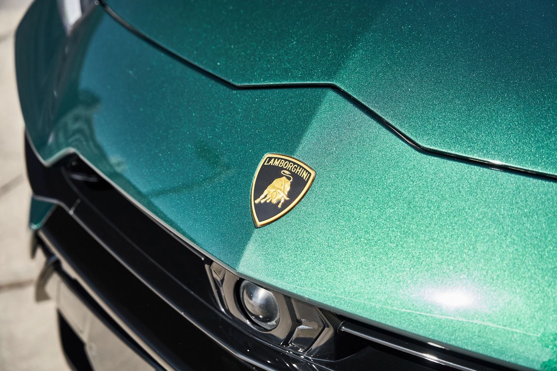 mph005_3209488089_Used_2023_Lamborghini_Urus_S_1771891269_60f7921135